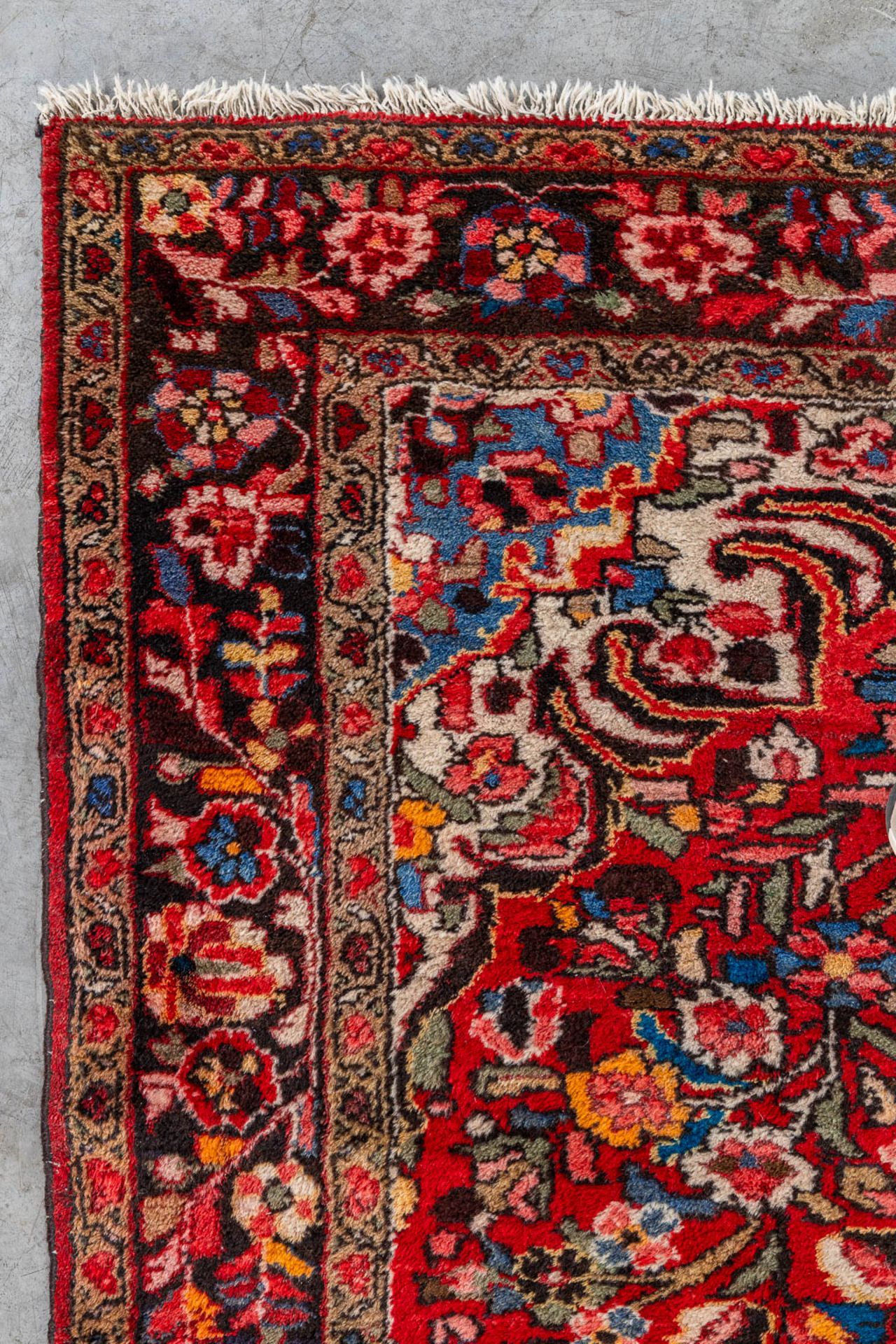 An Oriental hand-made carpet, Kashan. (L:217 x W:158 cm) - Image 5 of 8
