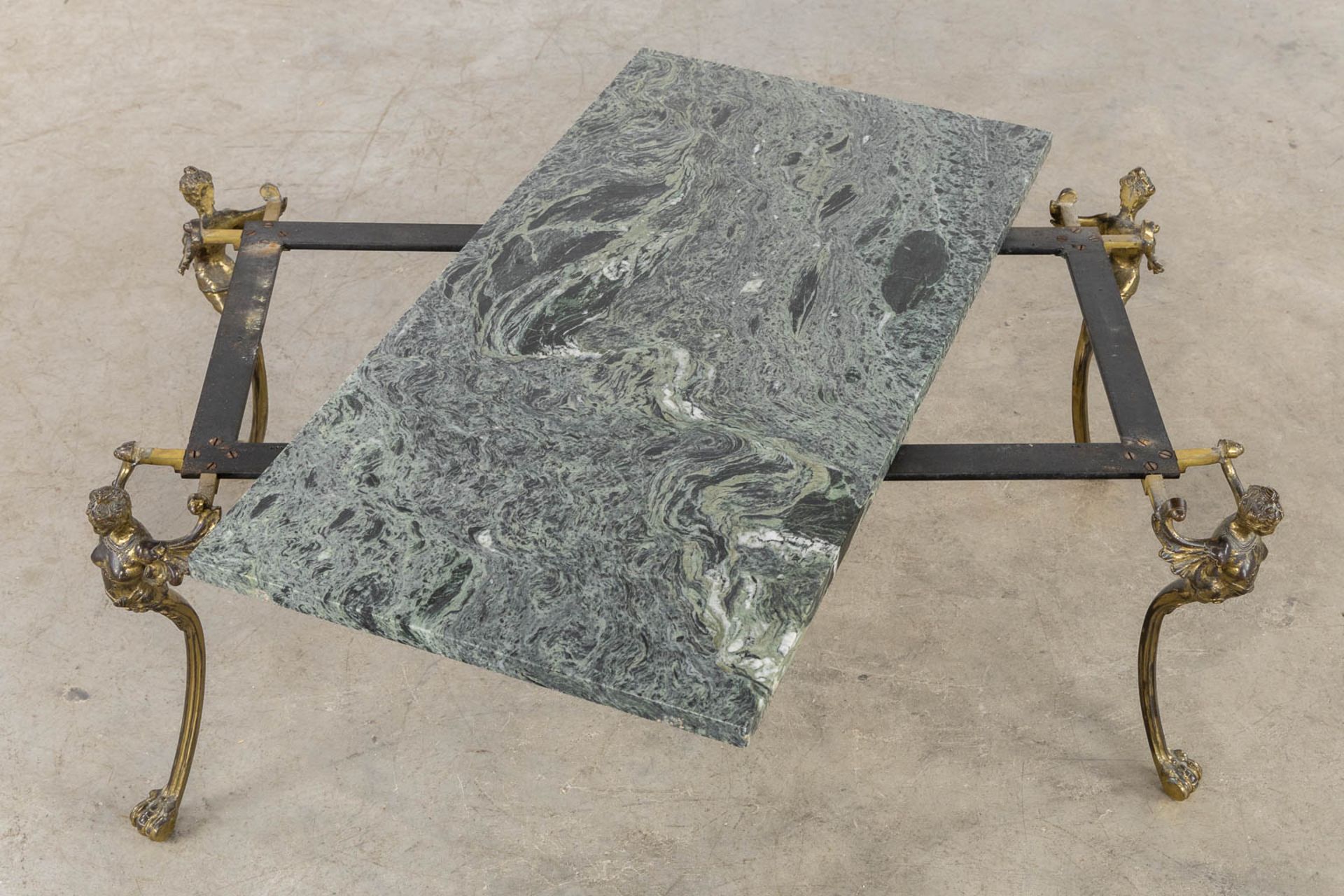 A marble and bronze coffee table, added a floorlamp. Circa 1960. (L:52 x W:101 x H:41 cm) - Bild 16 aus 19