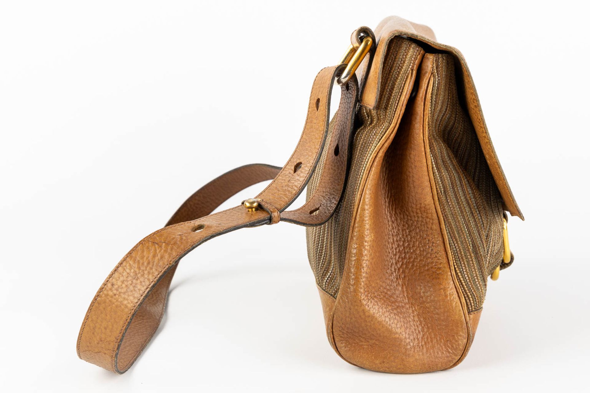 Delvaux, a handbag, added 'Airess', a toilet bag. (W:34 x H:29 cm) - Bild 17 aus 23