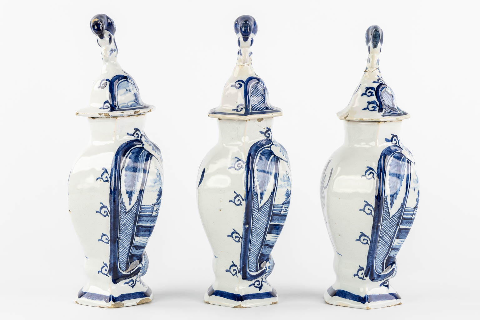 Delft, 'De Drie Klokken' A 5-piece 'Kaststel', added a 'De Porceleyne Klaauw' Peacock plate. 18th. ( - Image 10 of 26