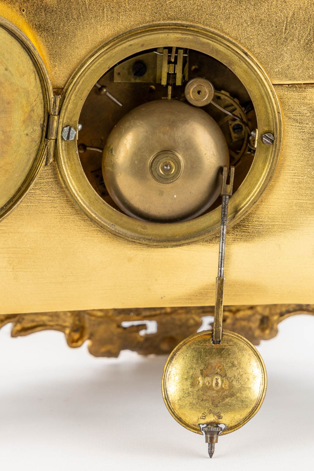 A mantle clock with a 'Horse Rider', gilt bronze. France, 19th C. (L:11,5 x W:38 x H:37 cm) - Image 6 of 12