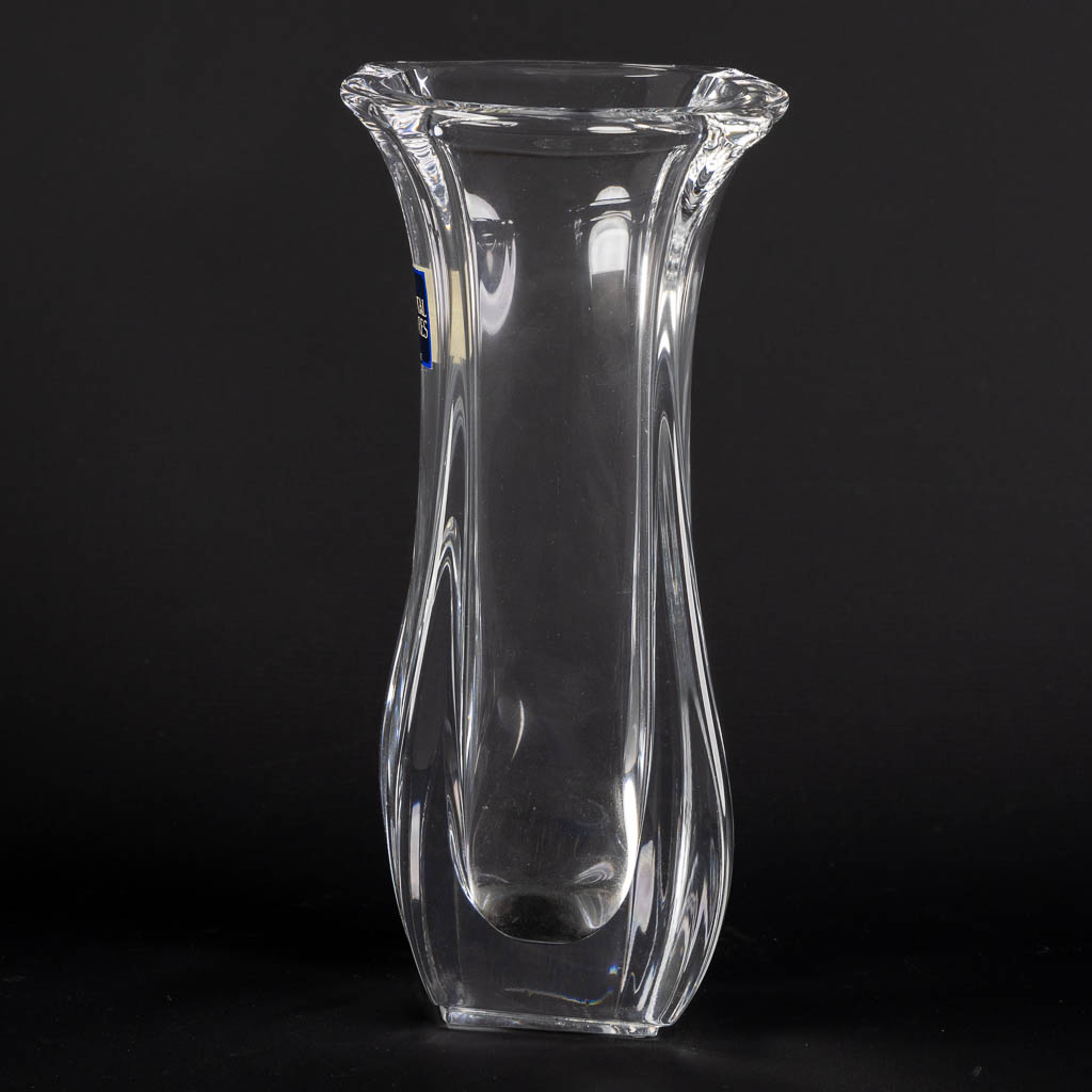 Cristal De Sèvres, a large crystal vase. (L:15 x W:18 x H:28 cm) - Image 5 of 14