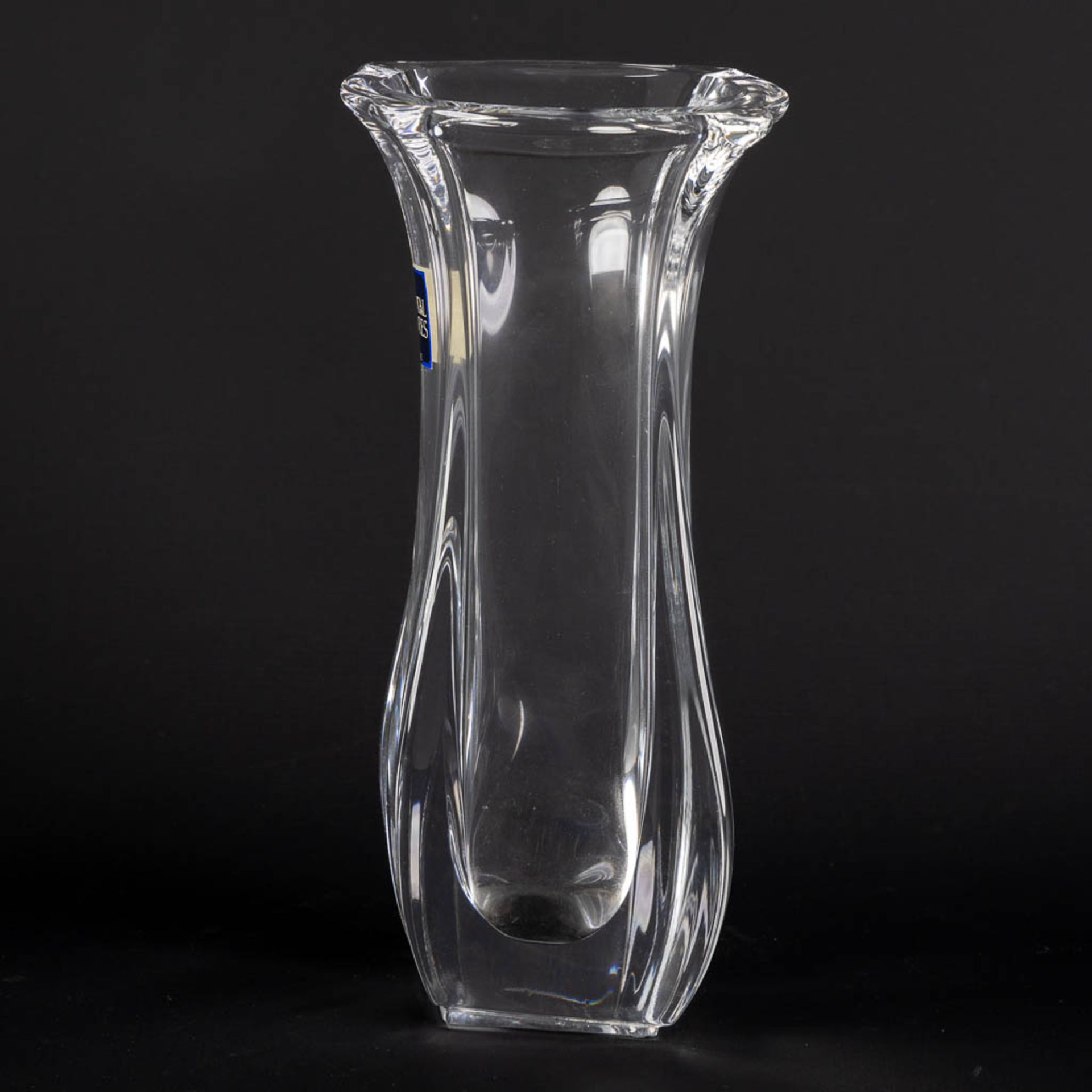 Cristal De Sèvres, a large crystal vase. (L:15 x W:18 x H:28 cm) - Image 5 of 14