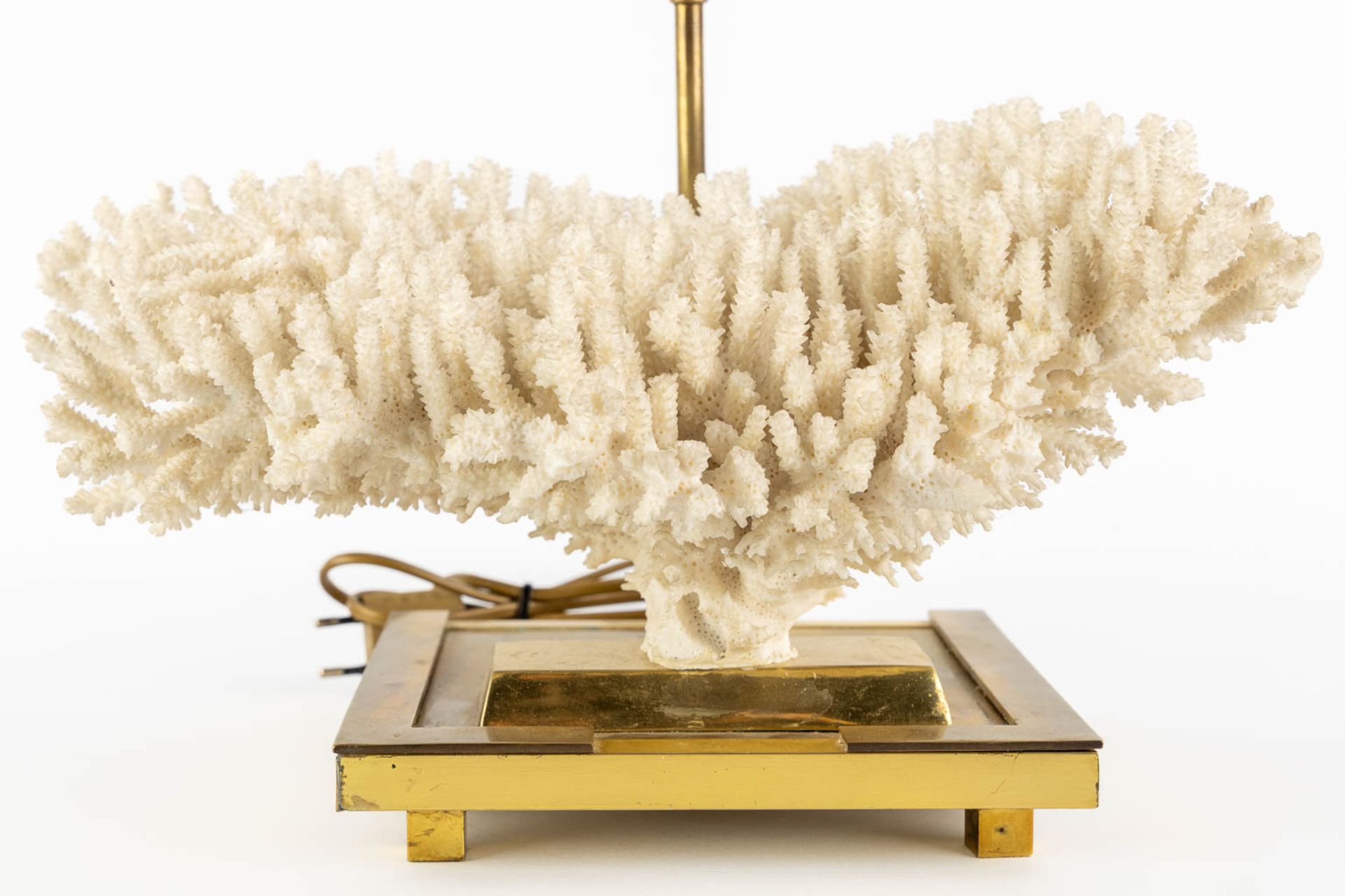 A decorative table lamp with a white coral. Circa 1980. (L:25 x W:39 x H:49 cm) - Image 8 of 10