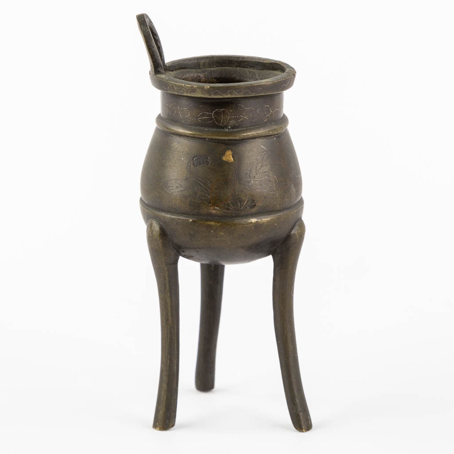A Chinese insence burner, vase and a lucky coin. Bronze. (H:19 x D:5 cm) - Image 12 of 19