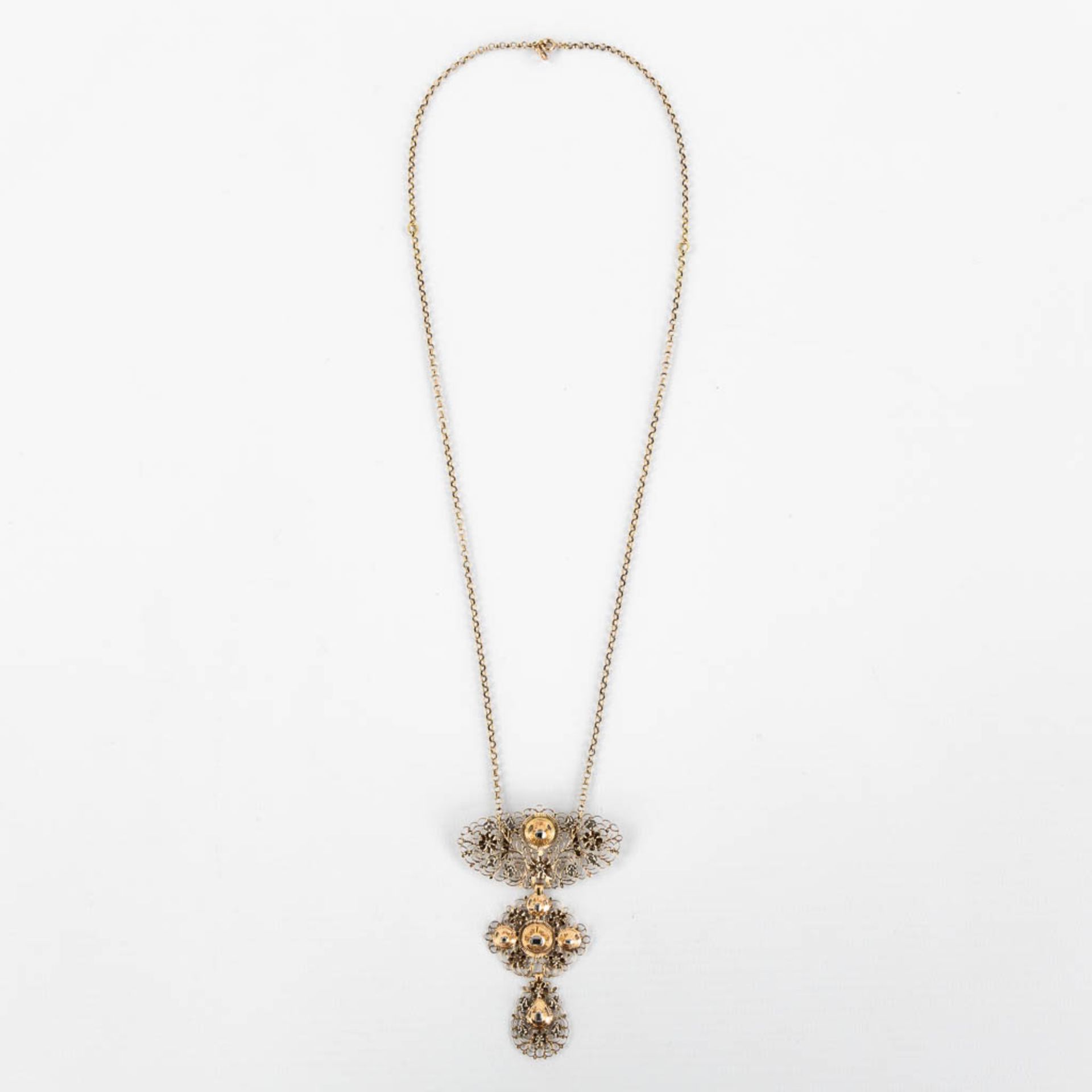 An antique pendant, 18kt yellow gold with old-cut diamonds. 19th C. (H:7,8 cm) - Image 3 of 6