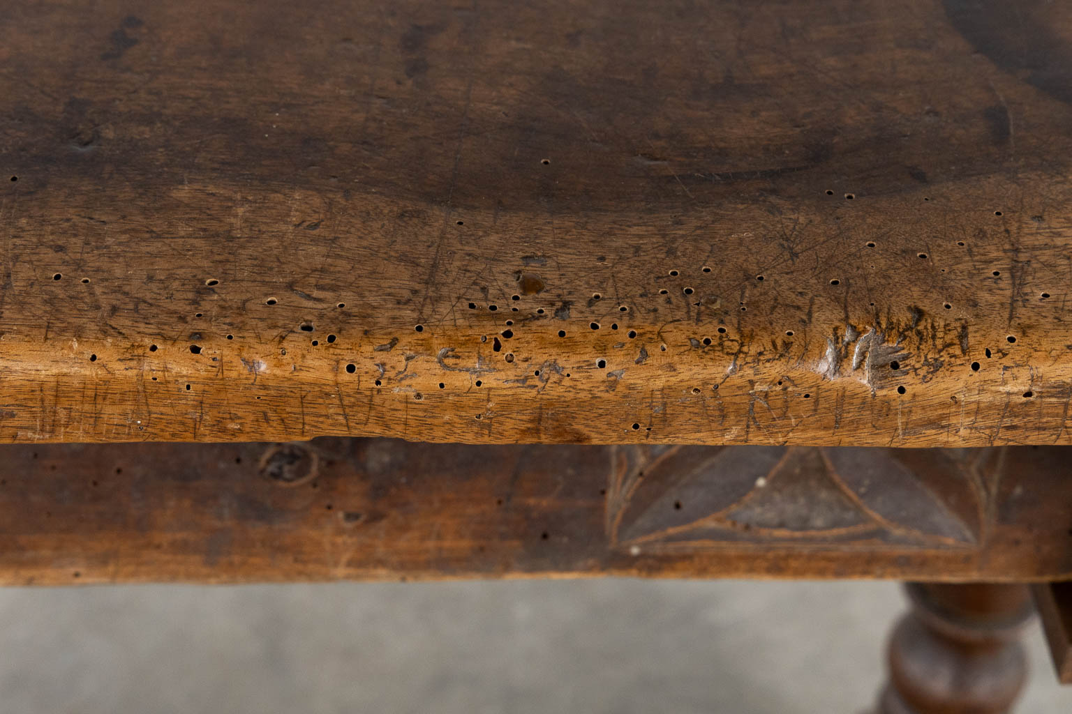 An antique side table, sculptured wood. (L:46 x W:97 x H:76 cm) - Image 9 of 14