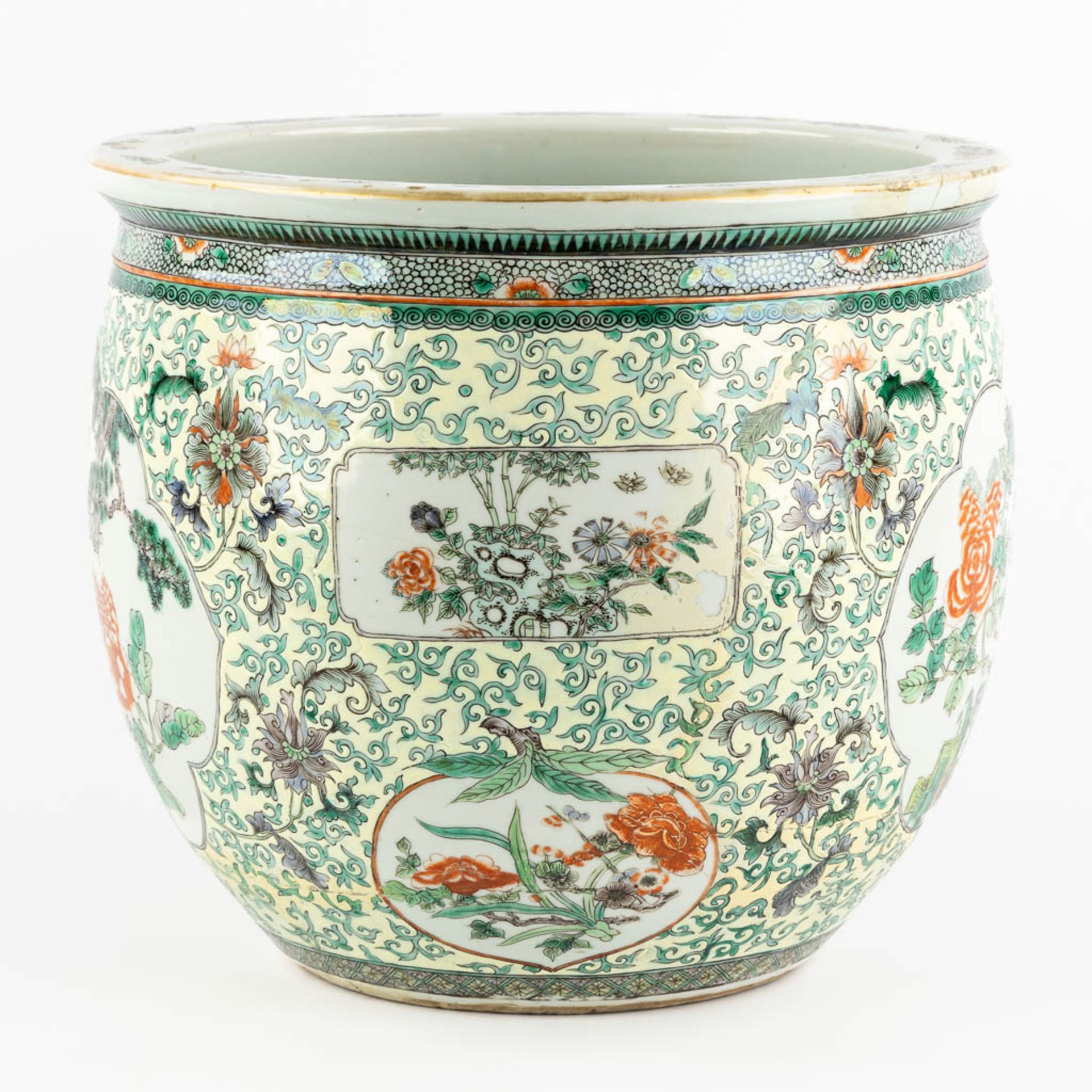 A Large Chinese Cache-Pot, Famille Verte decorated with fauna and flora. 19th C. (H:35 x D:40 cm) - Image 7 of 14