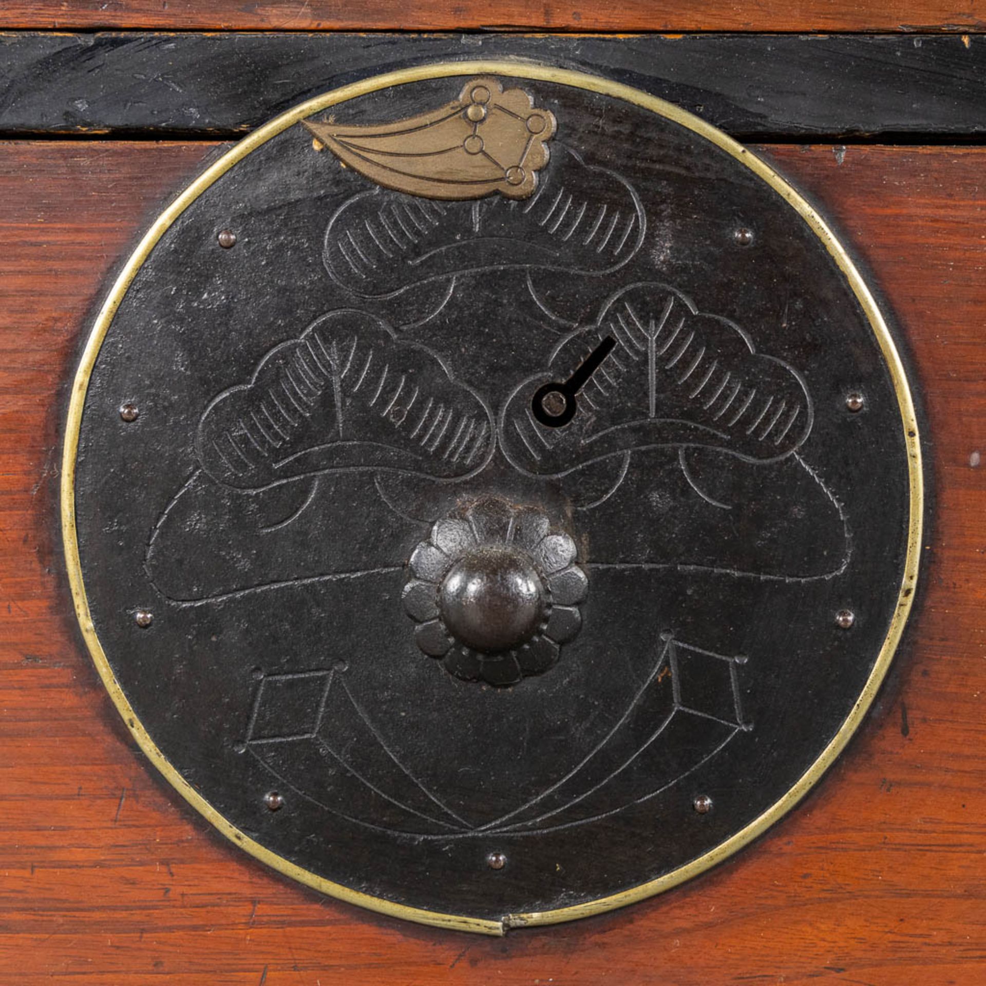 A Japanese 'Tansu' clothing cabinet, wood mounted with metal. (L:43 x W:111 x H:91 cm) - Image 13 of 15