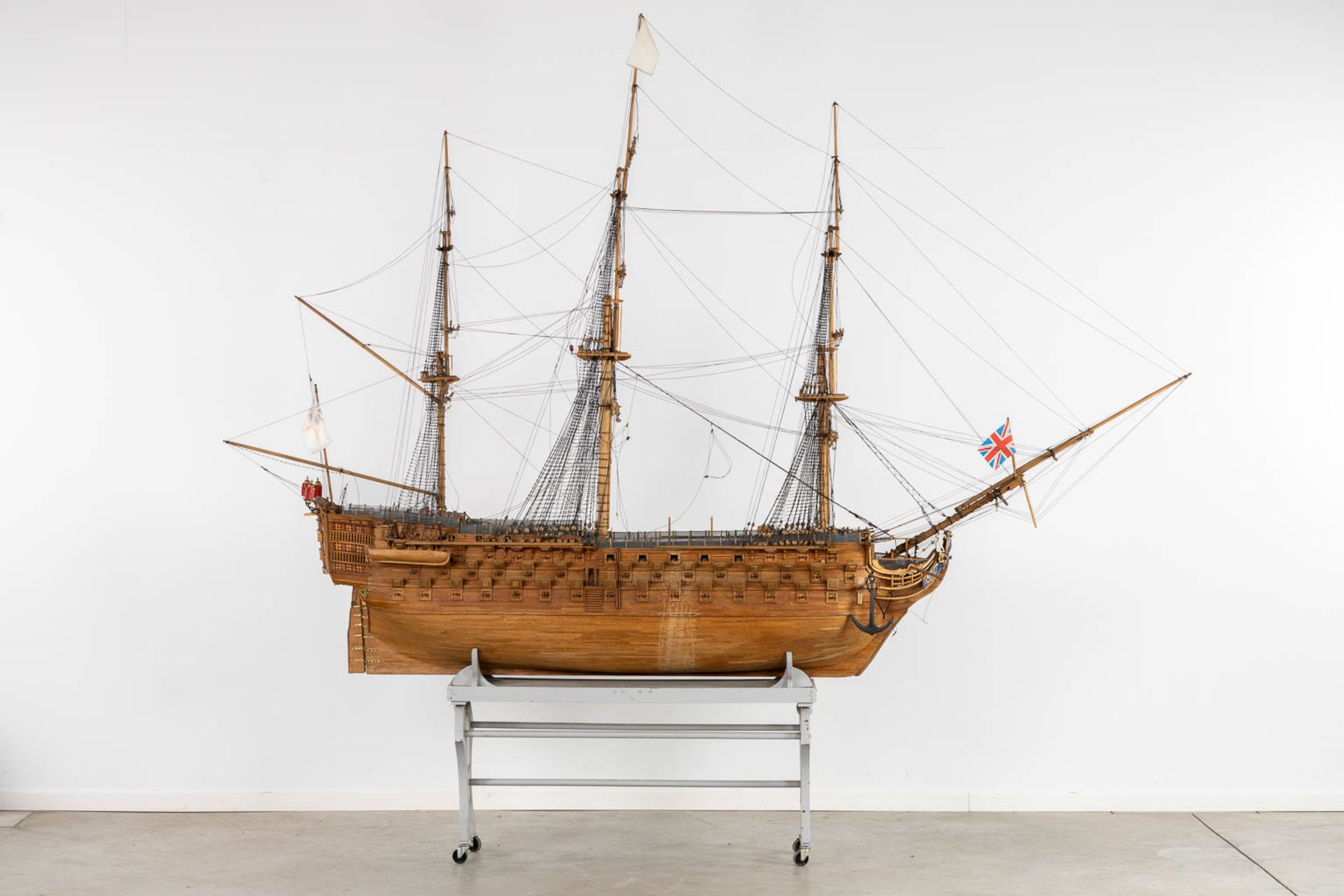 H.M.S. Victory, a large and decorative, hand-made ship. (L:56 x W:320 x H:285 cm) - Bild 4 aus 18