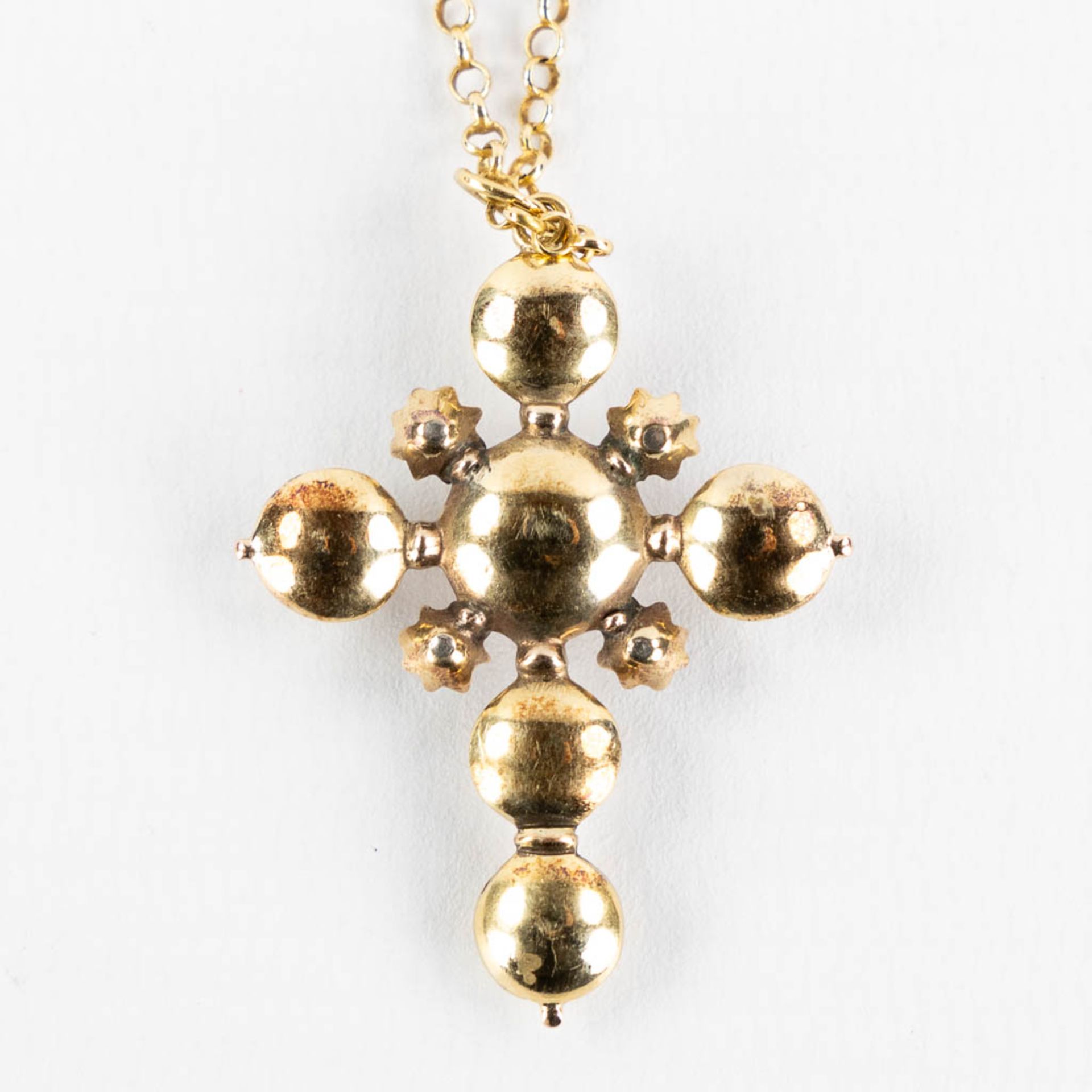 Three antique pendants in the shape of a crucifix, with old-cut diamonds. 18kt white and yelow gold. - Bild 9 aus 9