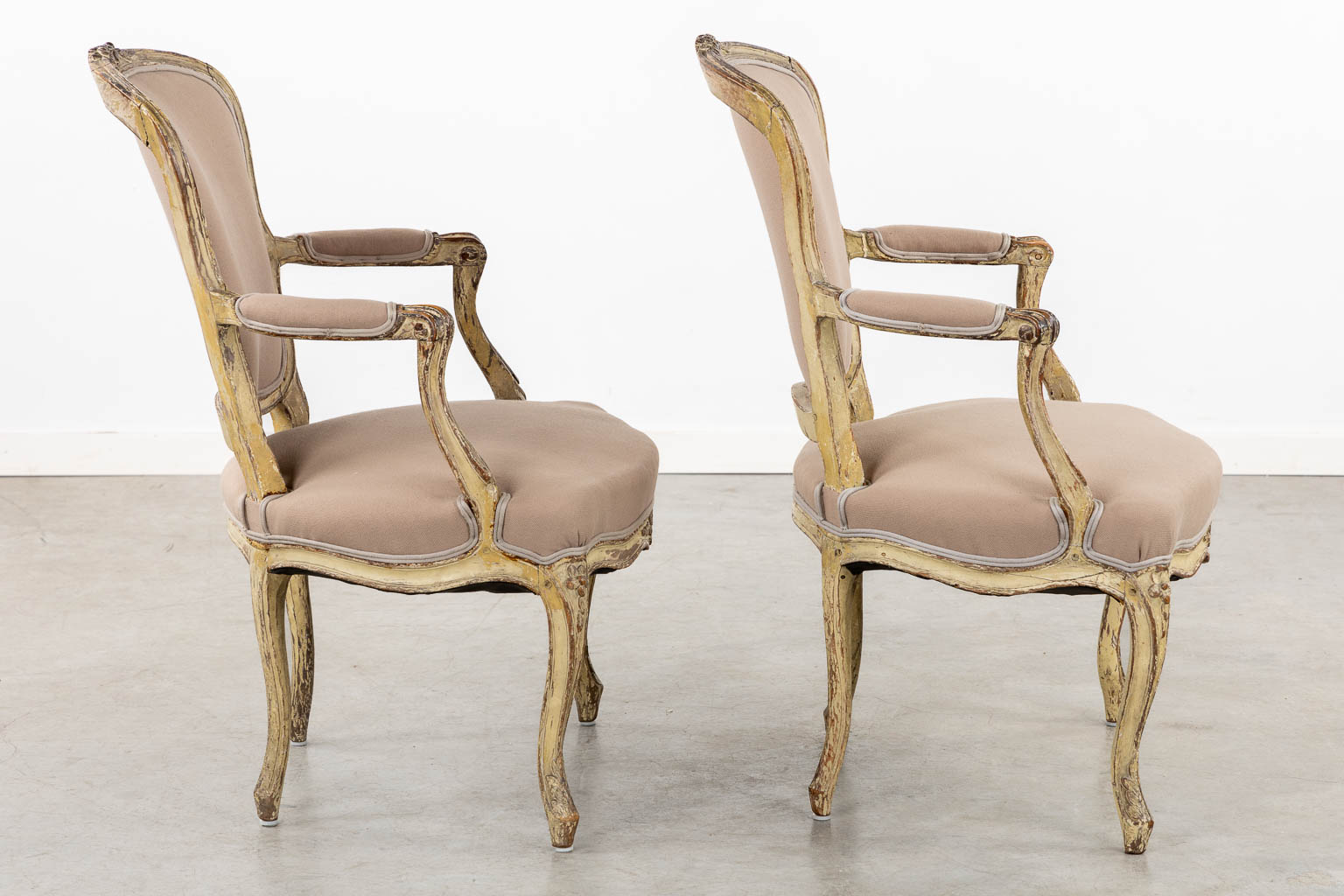 A pair of antique armchairs, Louis XV. (L:50 x W:64 x H:85,5 cm) - Image 6 of 14