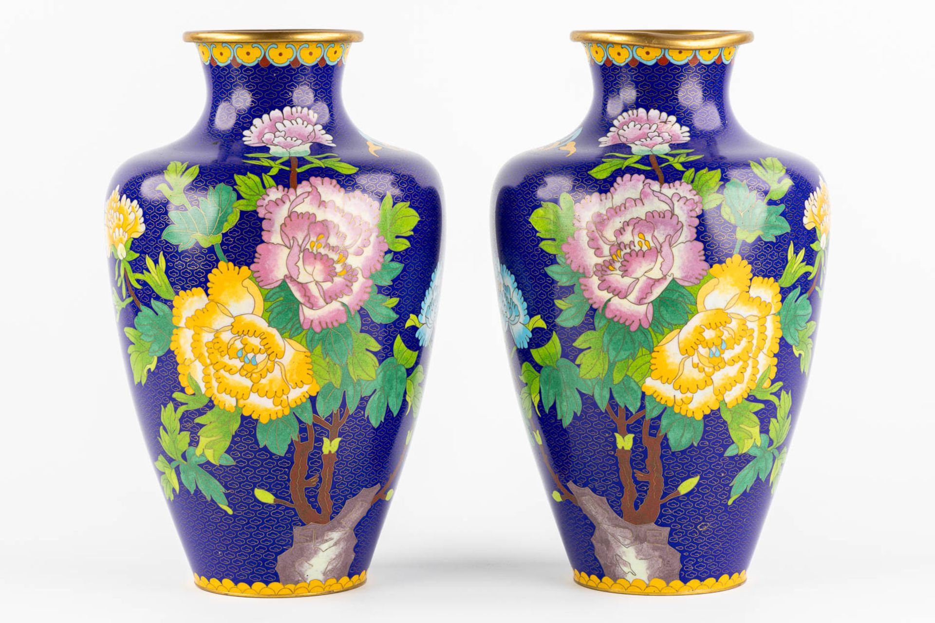 Four pairs of Cloisonné enamel vases, added 1 vase and two small pieces. (H:38 x D:23 cm) - Image 3 of 18