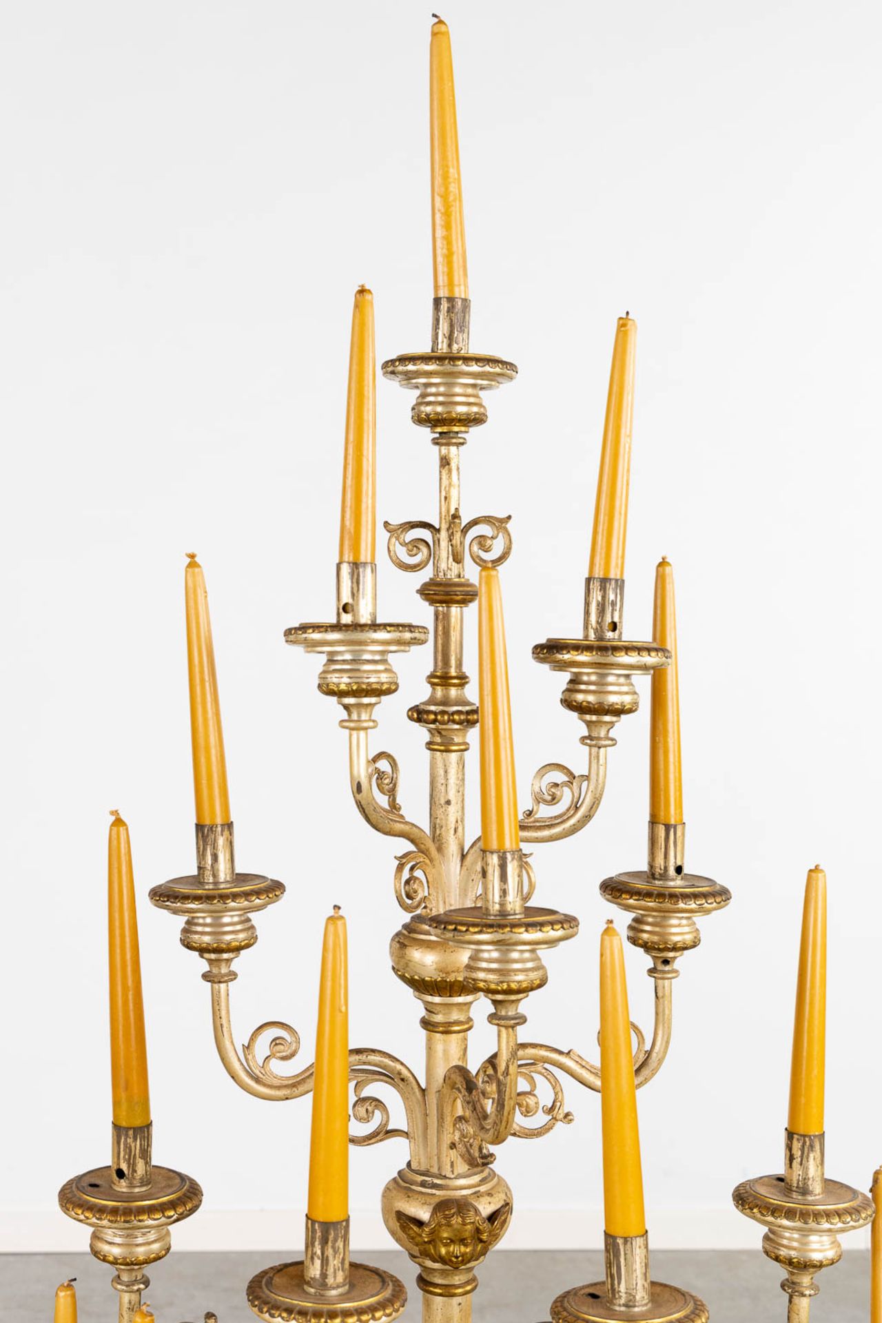 An impressive pair of candelabra, 15 candles, gold and silver-plated metal. (L:44 x W:60 x H:138 cm) - Bild 10 aus 12