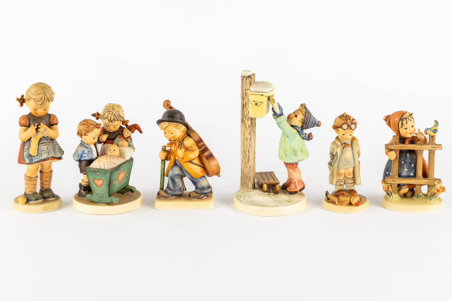 Hummel, 12 figurines, polychrome porcelain. (H:18,5 cm) - Image 3 of 10