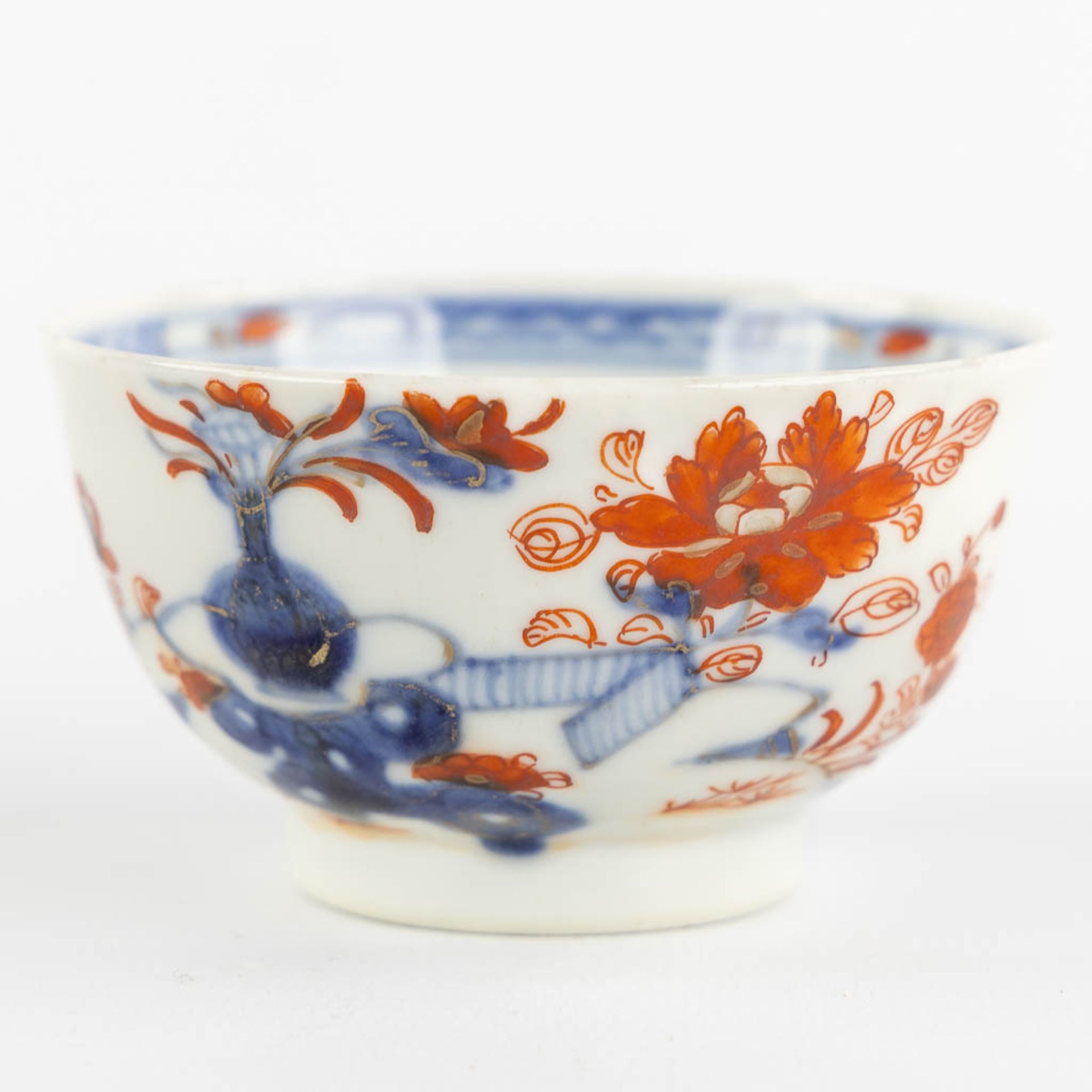 Six pieces of Japanese Imari porcelain, 19th/20th C. (D:23 cm) - Image 13 of 16