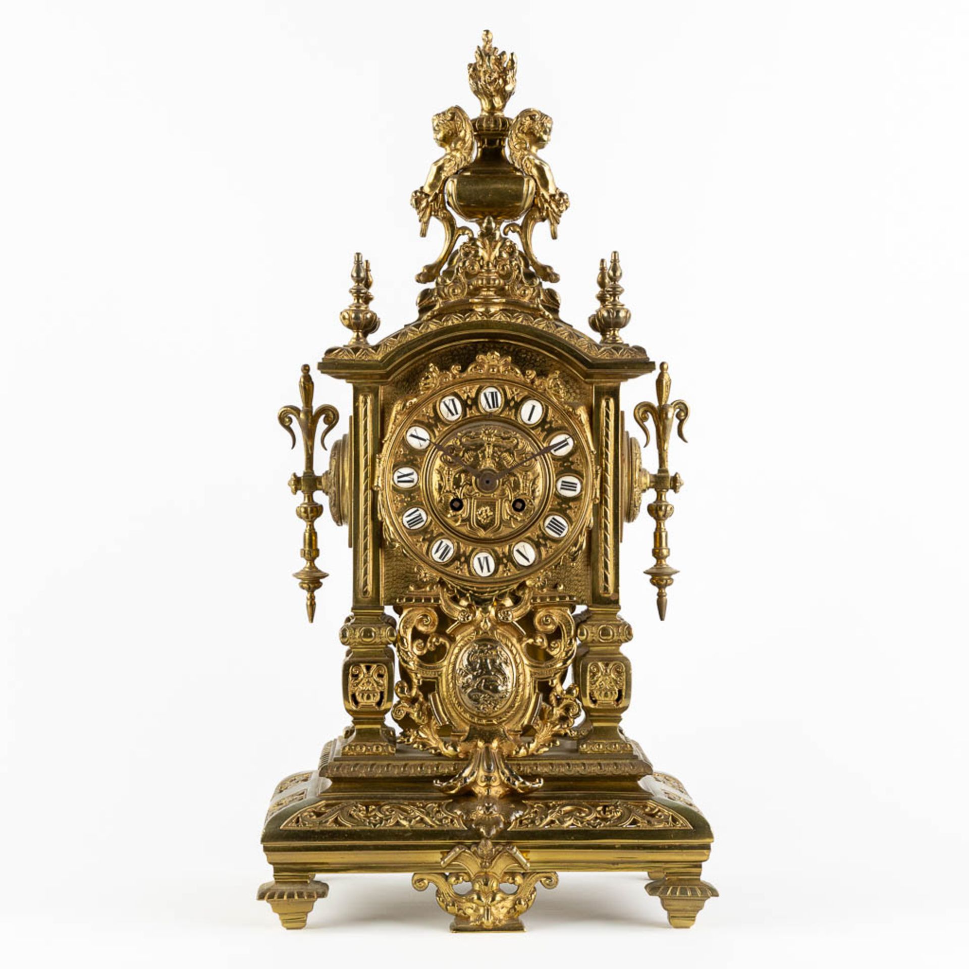 A mantle clock, bronze decorated with angels. Circa 1900. (L:21 x W:27 x H:54 cm)