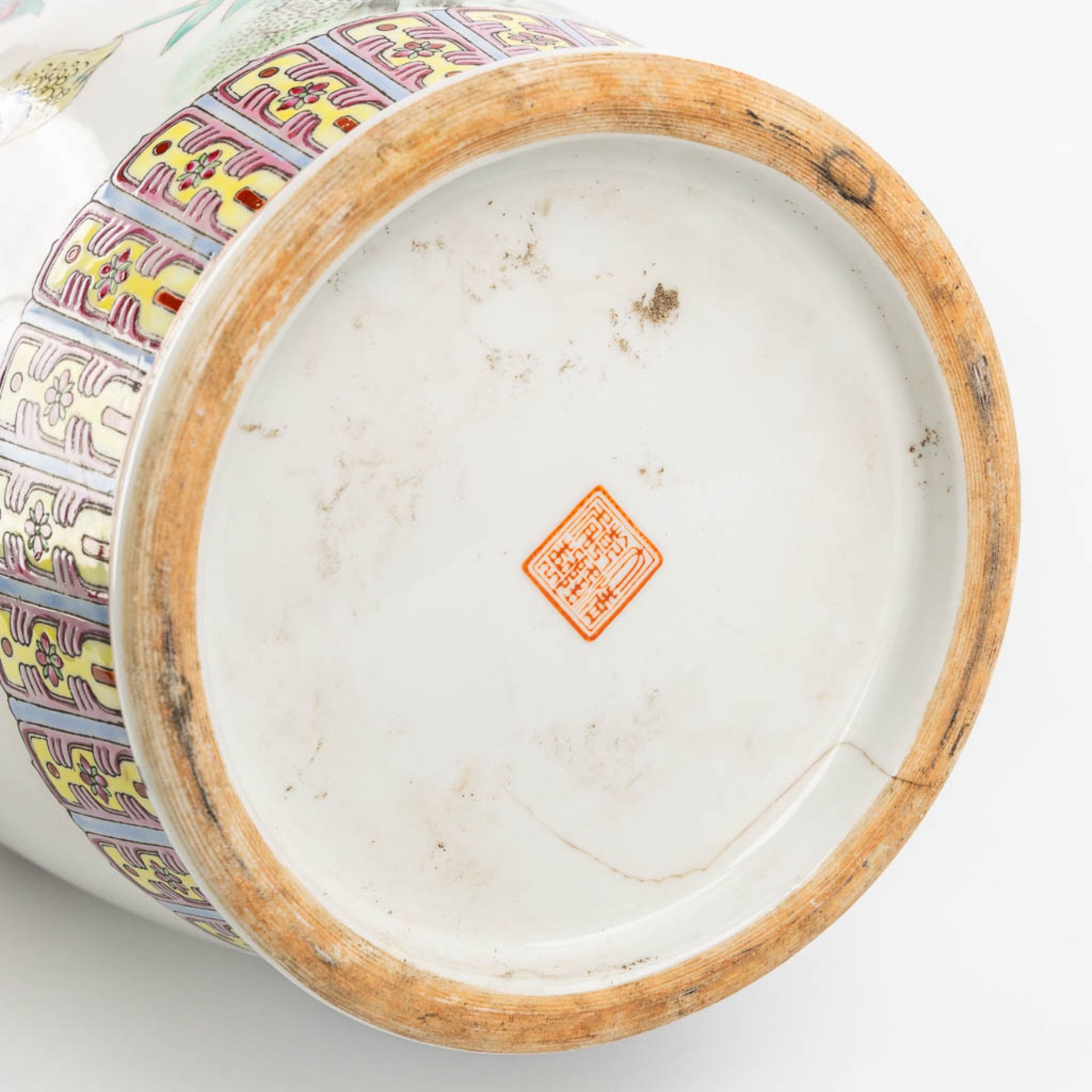 A decorative pair of Chinese vases with a Phoenix decor, 20th C. (H:62 x D:26 cm) - Bild 9 aus 16