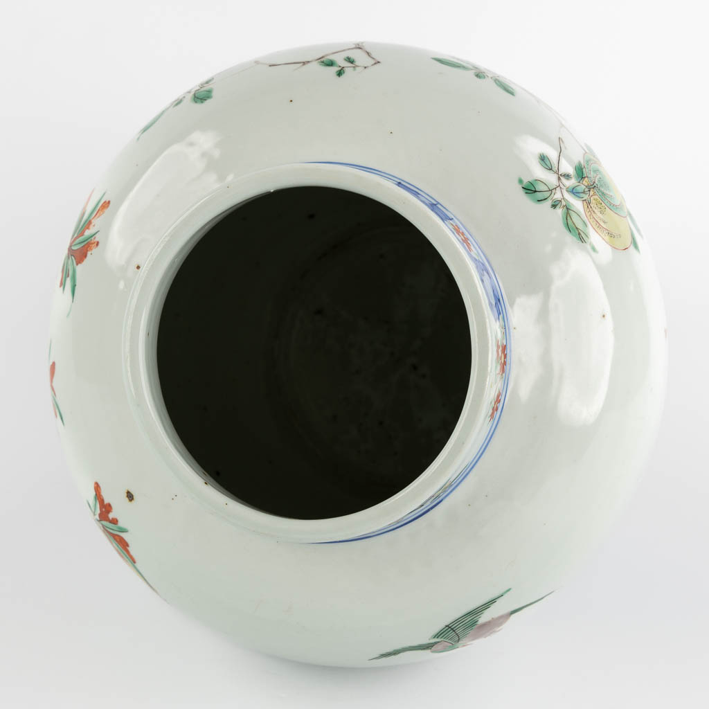 A Chinese pot, Wuchai decorated with growing fruits and blossoms. (H:31 x D:25 cm) - Image 7 of 11
