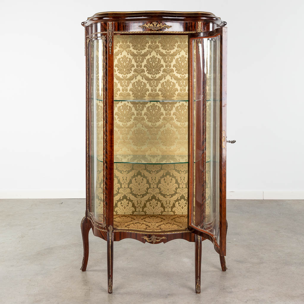 A vintage display cabinet, curved glass mounted with bronze in Louis XV style. (L:35 x W:80 x H:140 - Image 4 of 16