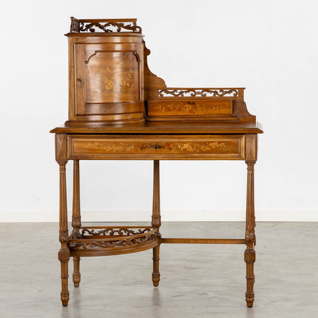 An elegant ladies' desk, walnut with marquetry inlay. 19th C. (L:50 x W:88 x H:120 cm) - Image 4 of 12