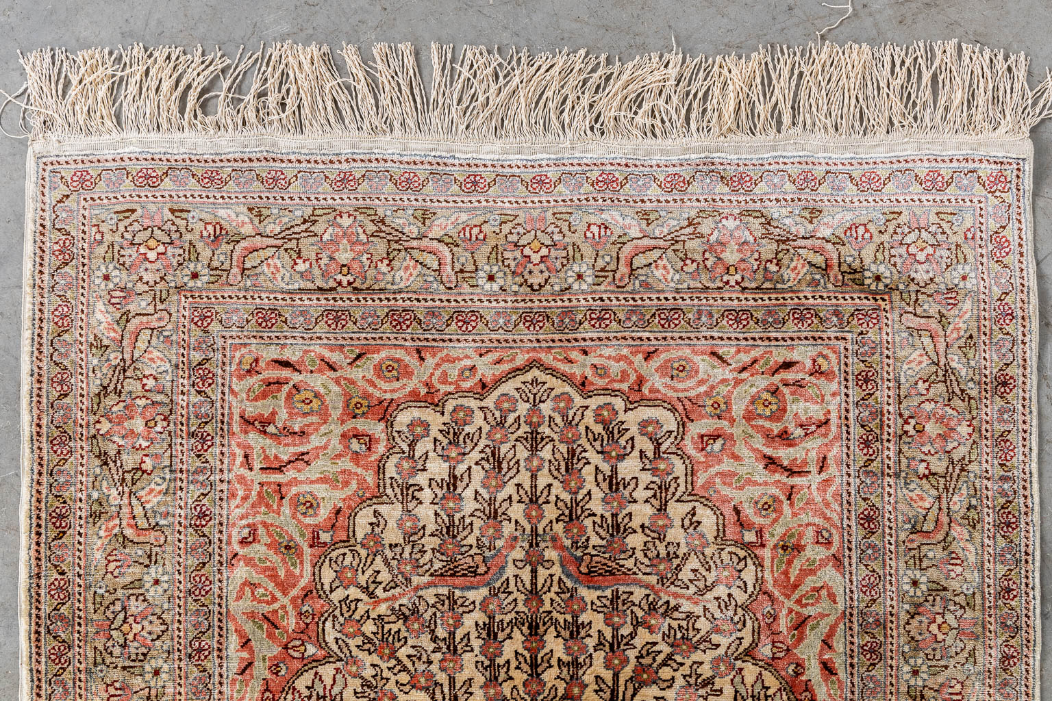 An Oriental hand-made carpet with 'Tree of Life' silk. (L:82 x W:133 cm) - Bild 6 aus 7