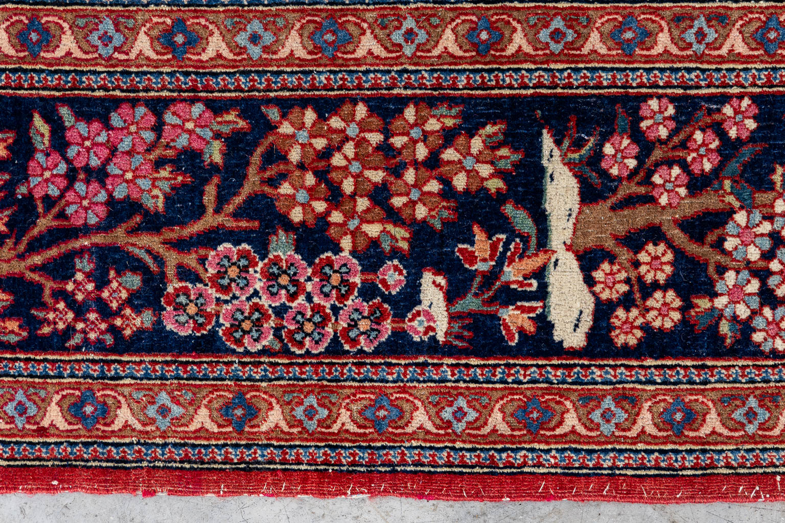 A Fine oriental hand-made and antique carpet, Isfahan. (L:204 x W:146 cm) - Image 7 of 8