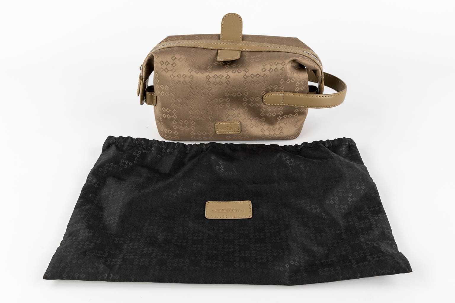 Delvaux, a handbag, added 'Airess', a toilet bag. (W:34 x H:29 cm) - Image 3 of 23