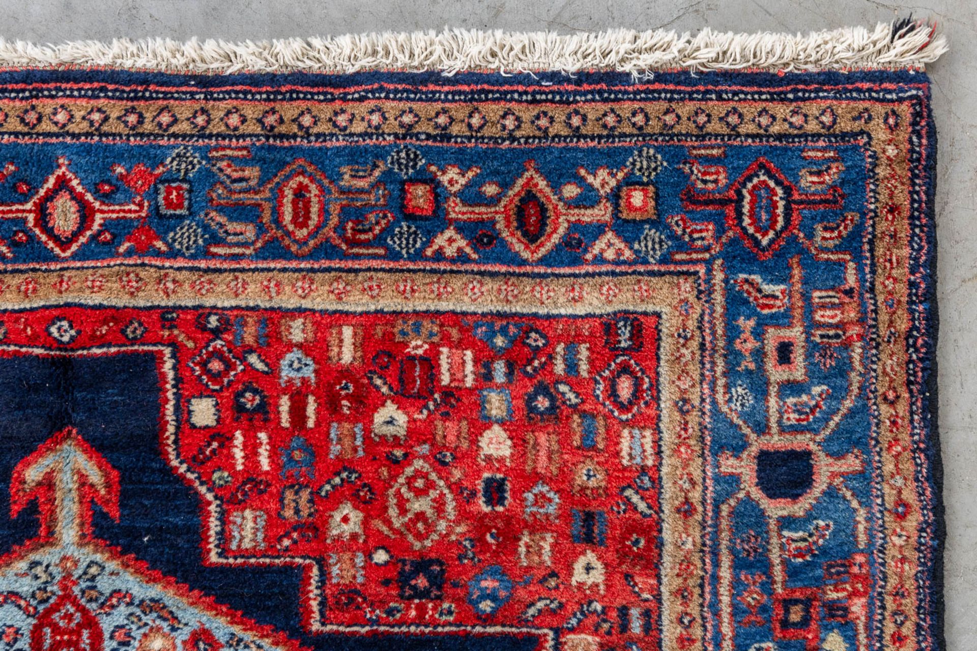 An Oriental hand-made carpet, Senneh, Iran. (L:157 x W:126 cm) - Bild 6 aus 9