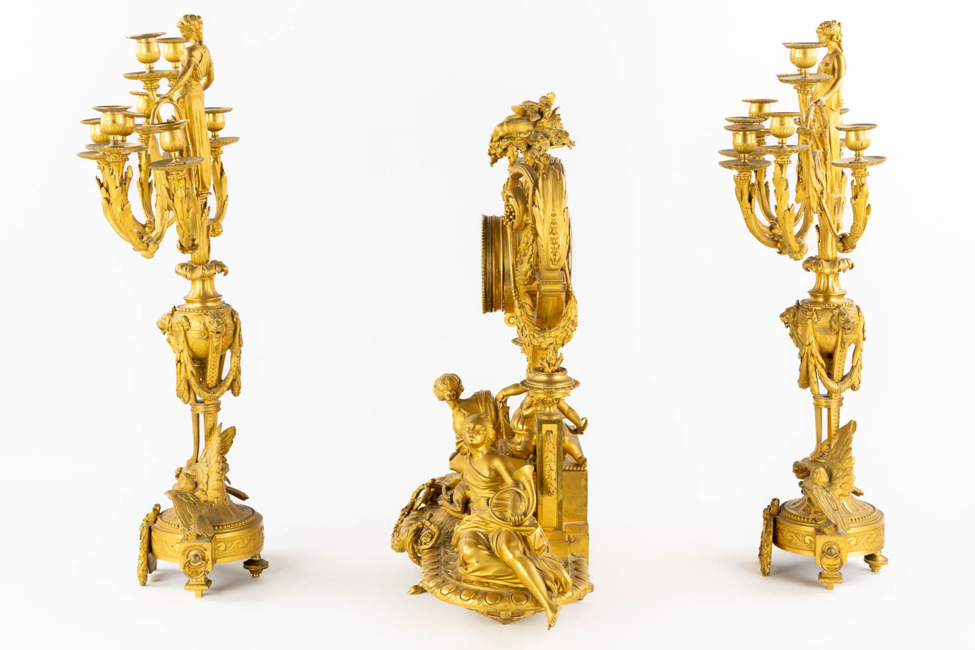 Lerolle Paris, a three-piece mantle garniture clock and candelabra, gilt bronze. France, 19th C. (L: - Bild 21 aus 21