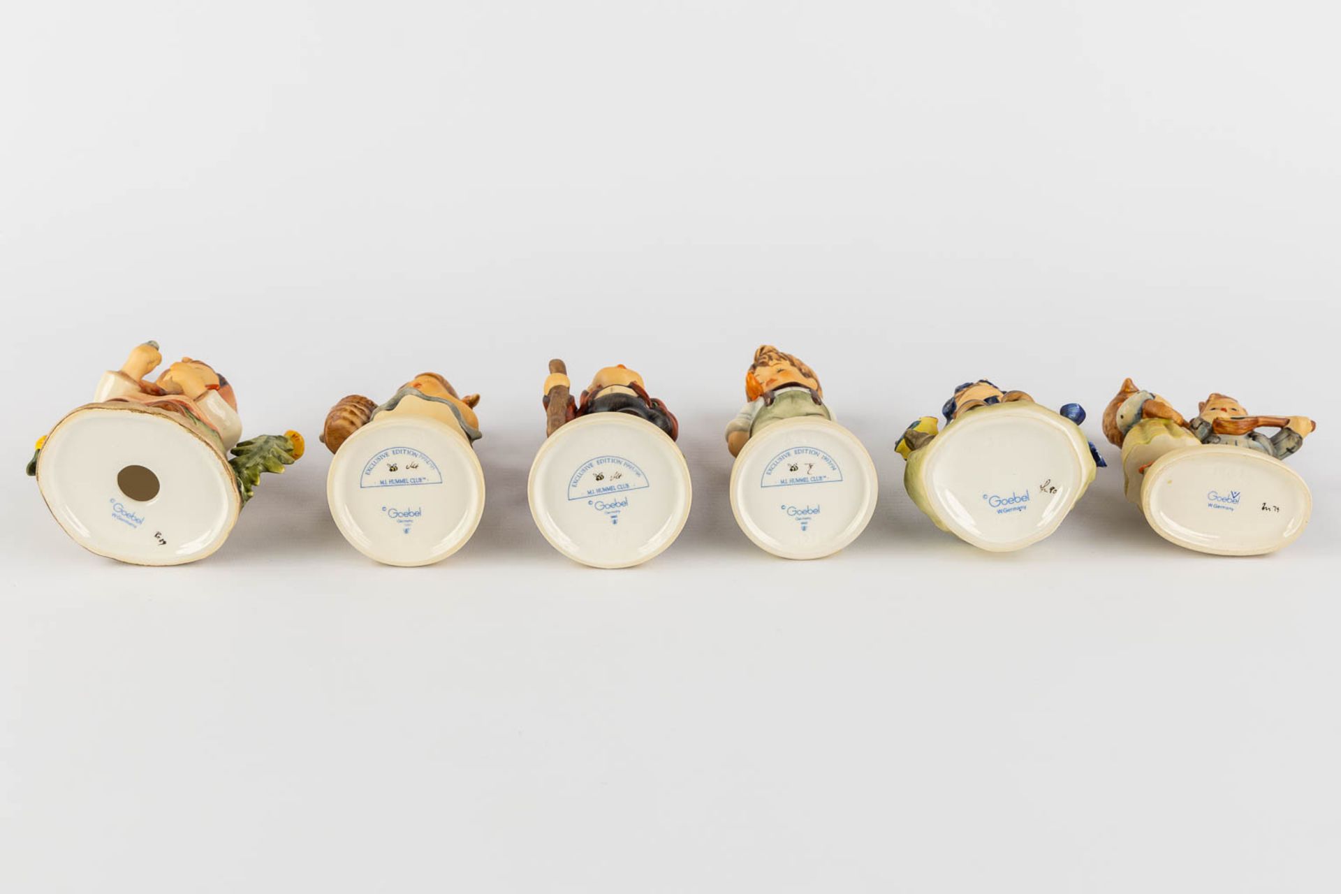 Hummel, 12 figurines, polychrome porcelain. (H:15 cm) - Image 9 of 9