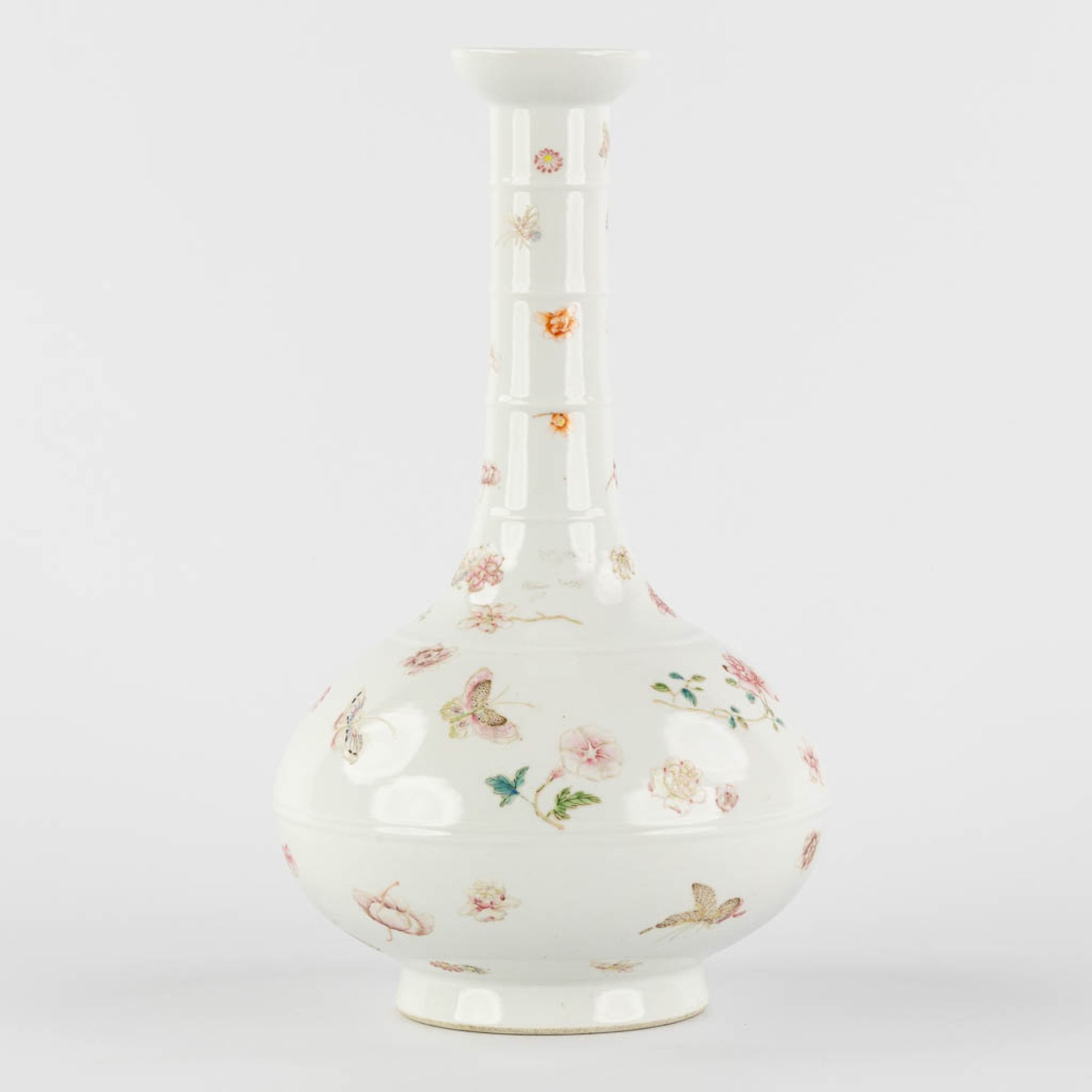 An unusual Chinese Famille Rose vase, decorated with butterflies, Yonghzeng mark, 19th C. (H:31 x D: