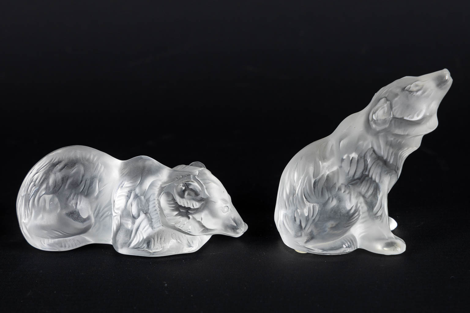 Lalique France, Two bears. (L:4,5 x W:7,5 x H:8 cm) - Image 4 of 10