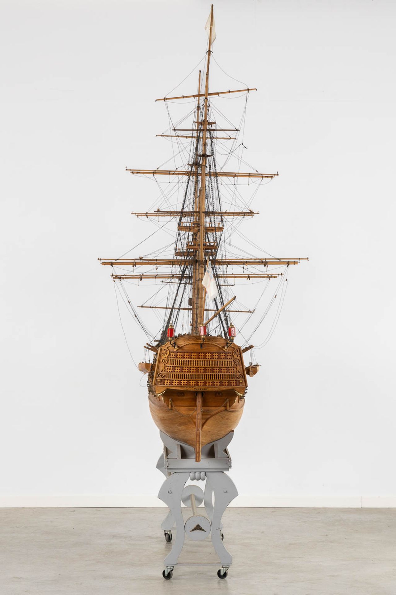 H.M.S. Victory, a large and decorative, hand-made ship. (L:56 x W:320 x H:285 cm) - Bild 5 aus 18