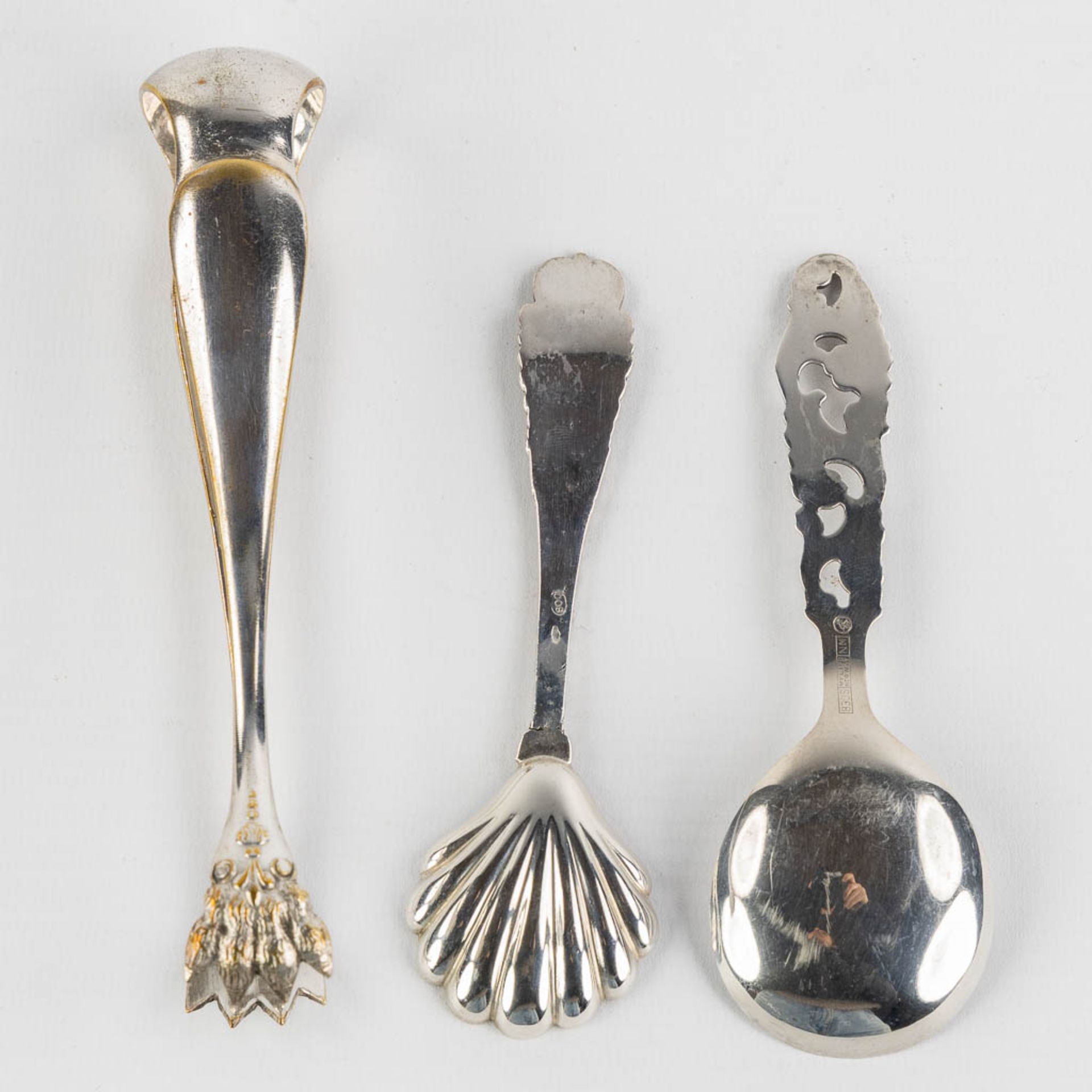 A large collection of silver and silver-plated objects, table accessories and serving ware. (L:16 x  - Bild 23 aus 29