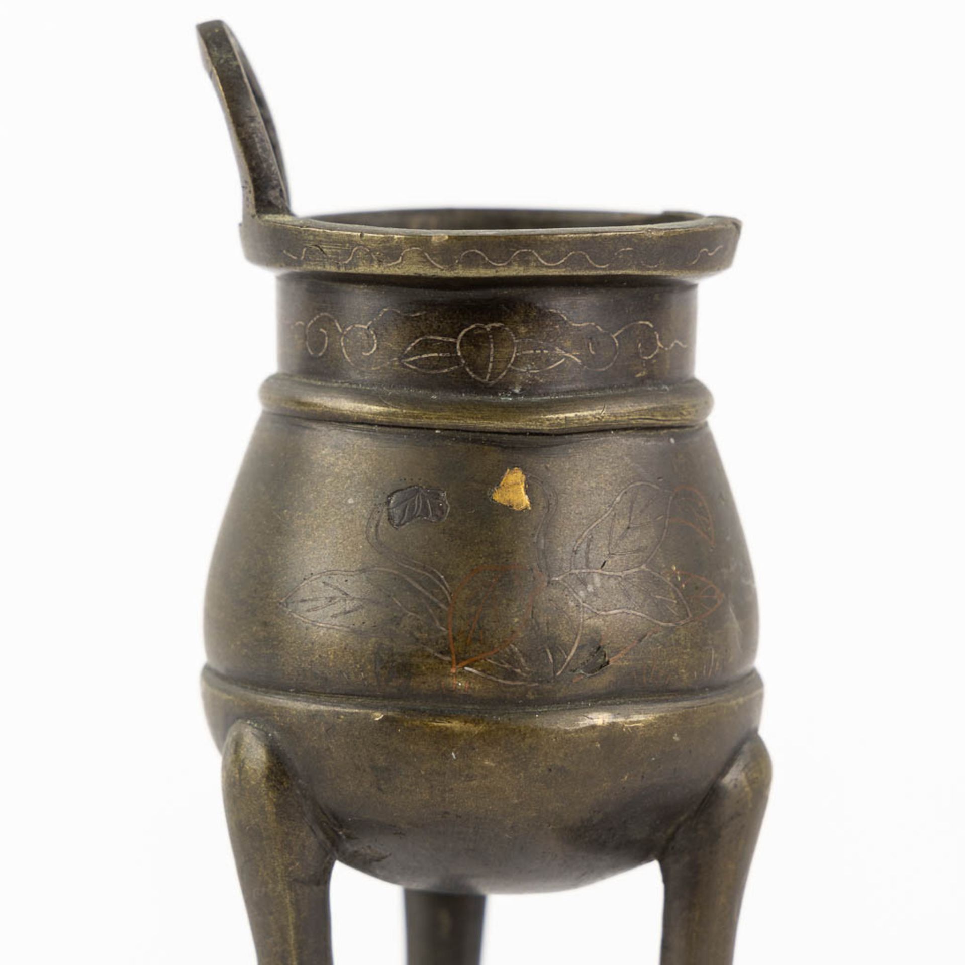 A Chinese insence burner, vase and a lucky coin. Bronze. (H:19 x D:5 cm) - Image 17 of 19