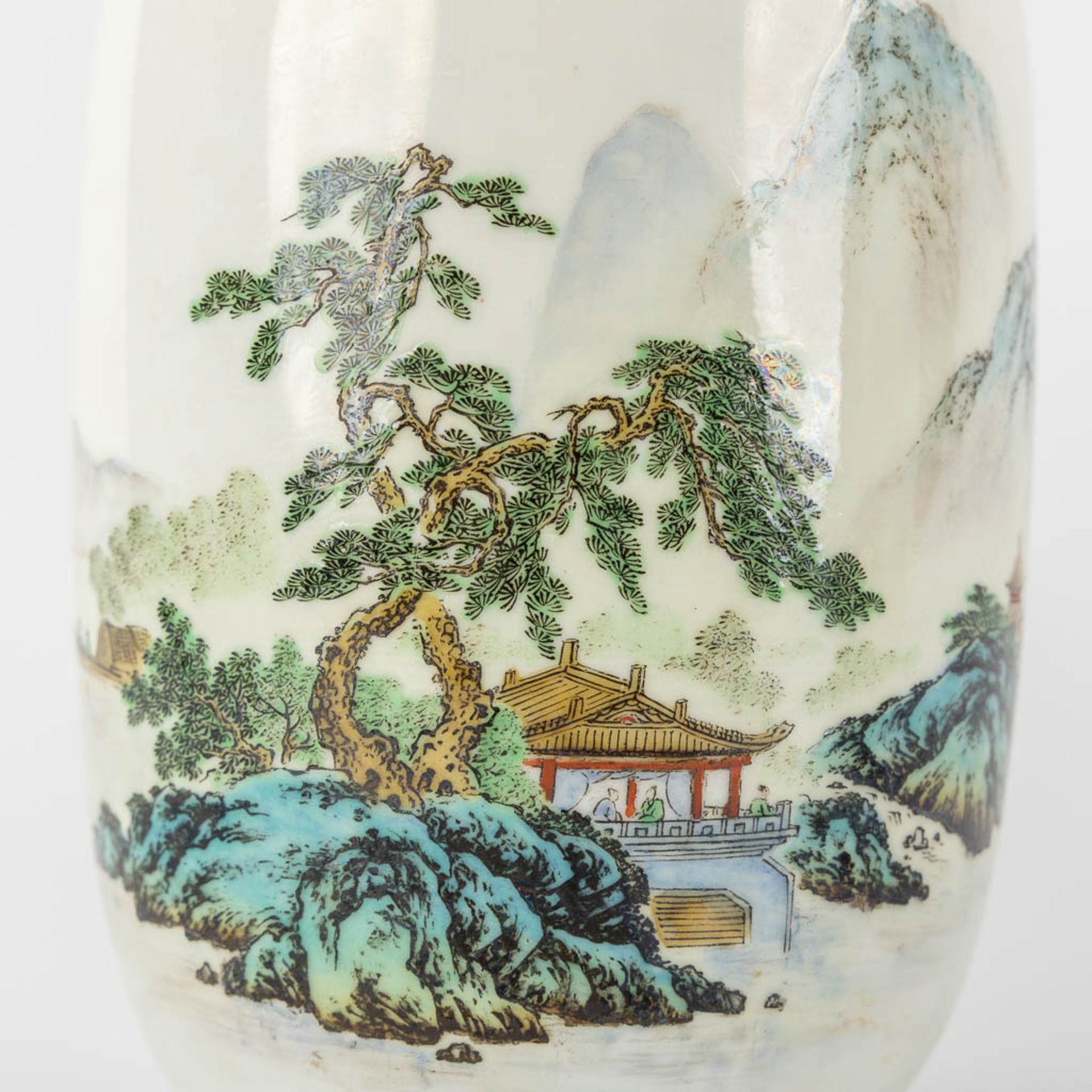 A pair of Chinese vases with a mountain landscape, 20th C. (H:24 x D:14 cm) - Image 11 of 12