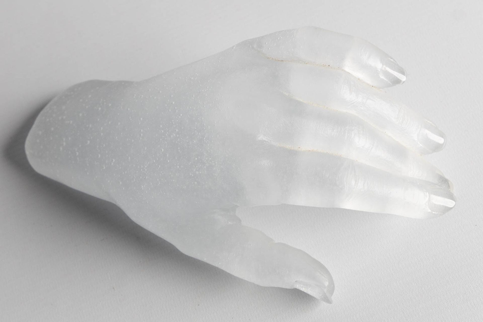 Jean-François LEROY (1964) 'Hands' for Daum. (L:11 x W:21 cm) - Image 9 of 10