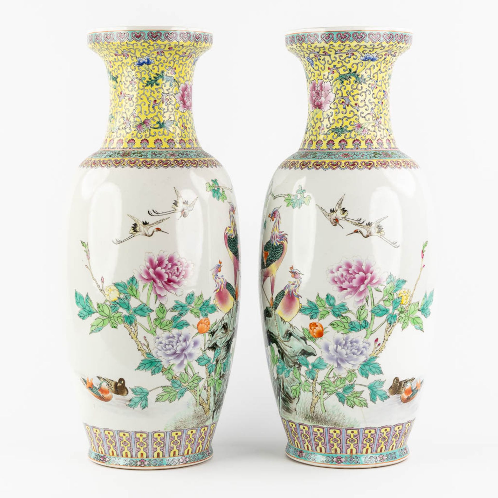 A decorative pair of Chinese vases with a Phoenix decor, 20th C. (H:62 x D:26 cm) - Image 3 of 16