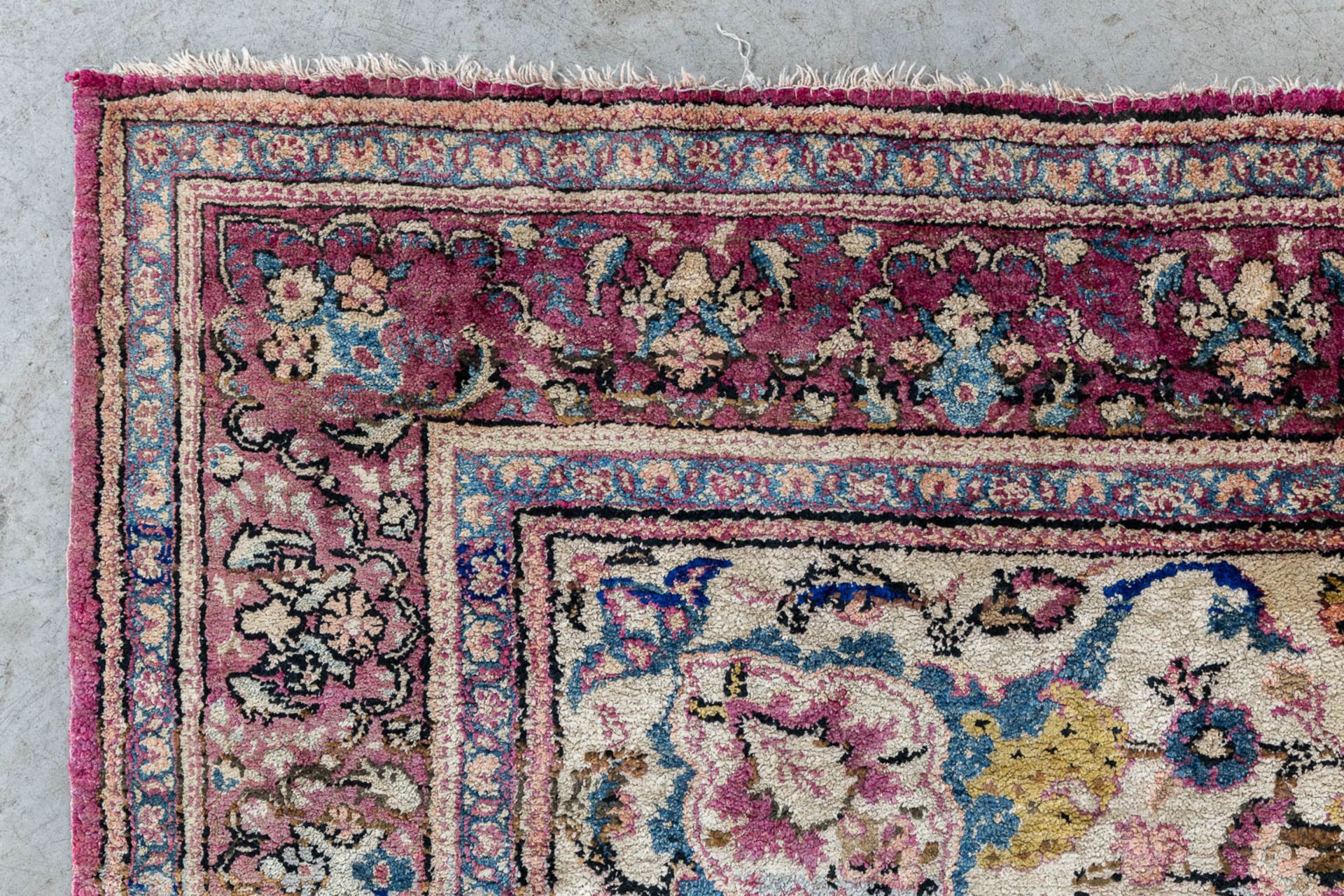 An Oriental hand-made carpet, Kashan, silk. (L:210 x W:135 cm) - Bild 8 aus 9