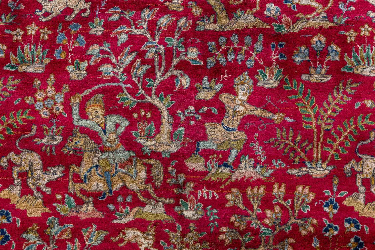 A large Oriental hand made carpet, hunting scènes, Tabriz. (L:329 x W:252 cm) - Image 8 of 16