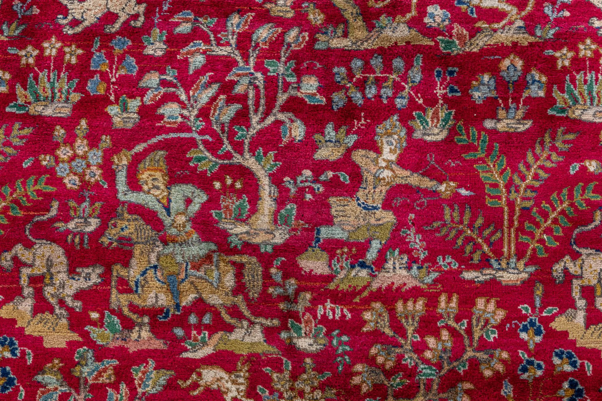 A large Oriental hand made carpet, hunting scènes, Tabriz. (L:329 x W:252 cm) - Bild 8 aus 16