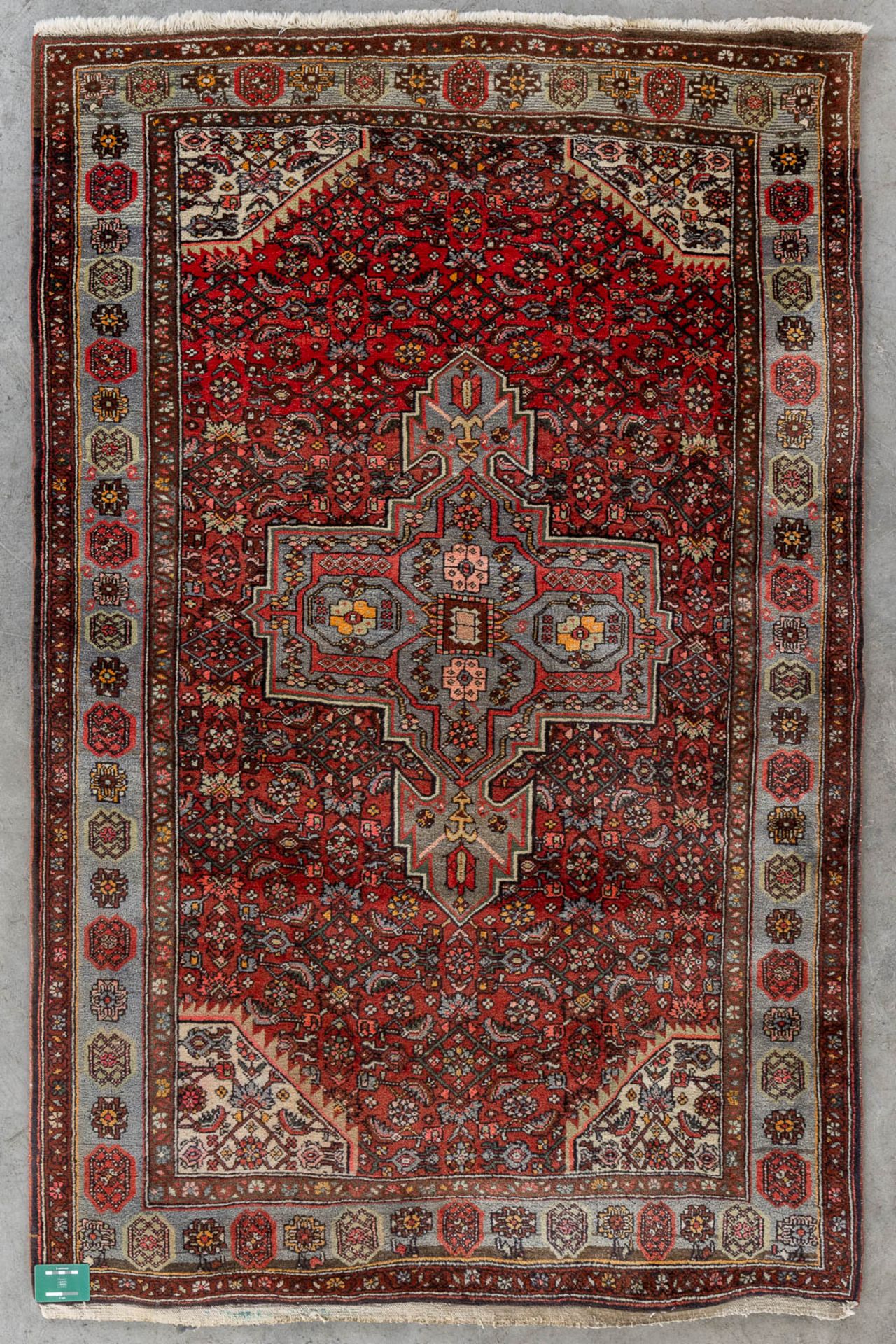 An Oriental hand-made carpet, Hamadan. (L:197 x W:127 cm) - Image 2 of 8