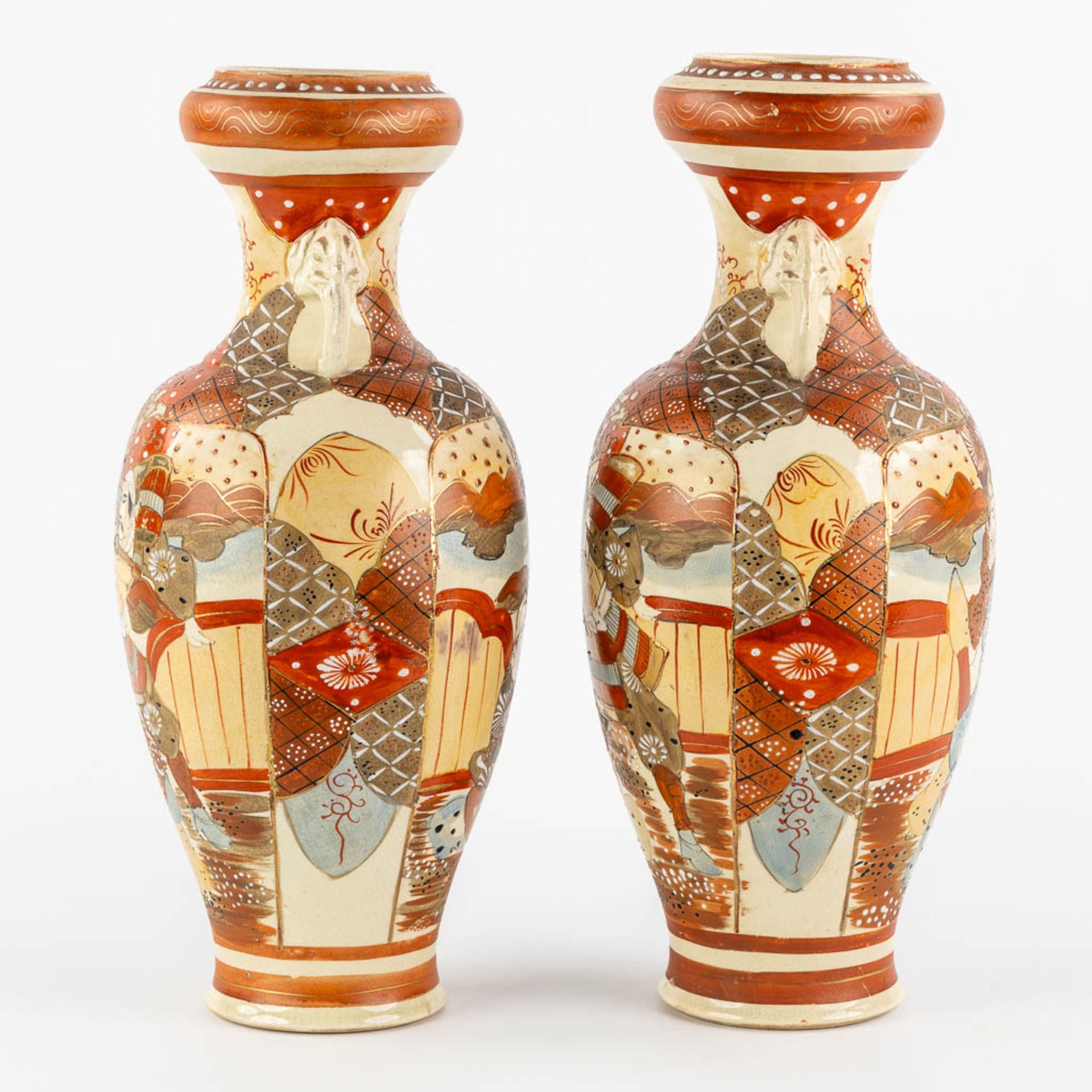 Two Japanese Kutani oil lamps, added two vases. (H:57 x D:15 cm) - Bild 13 aus 16