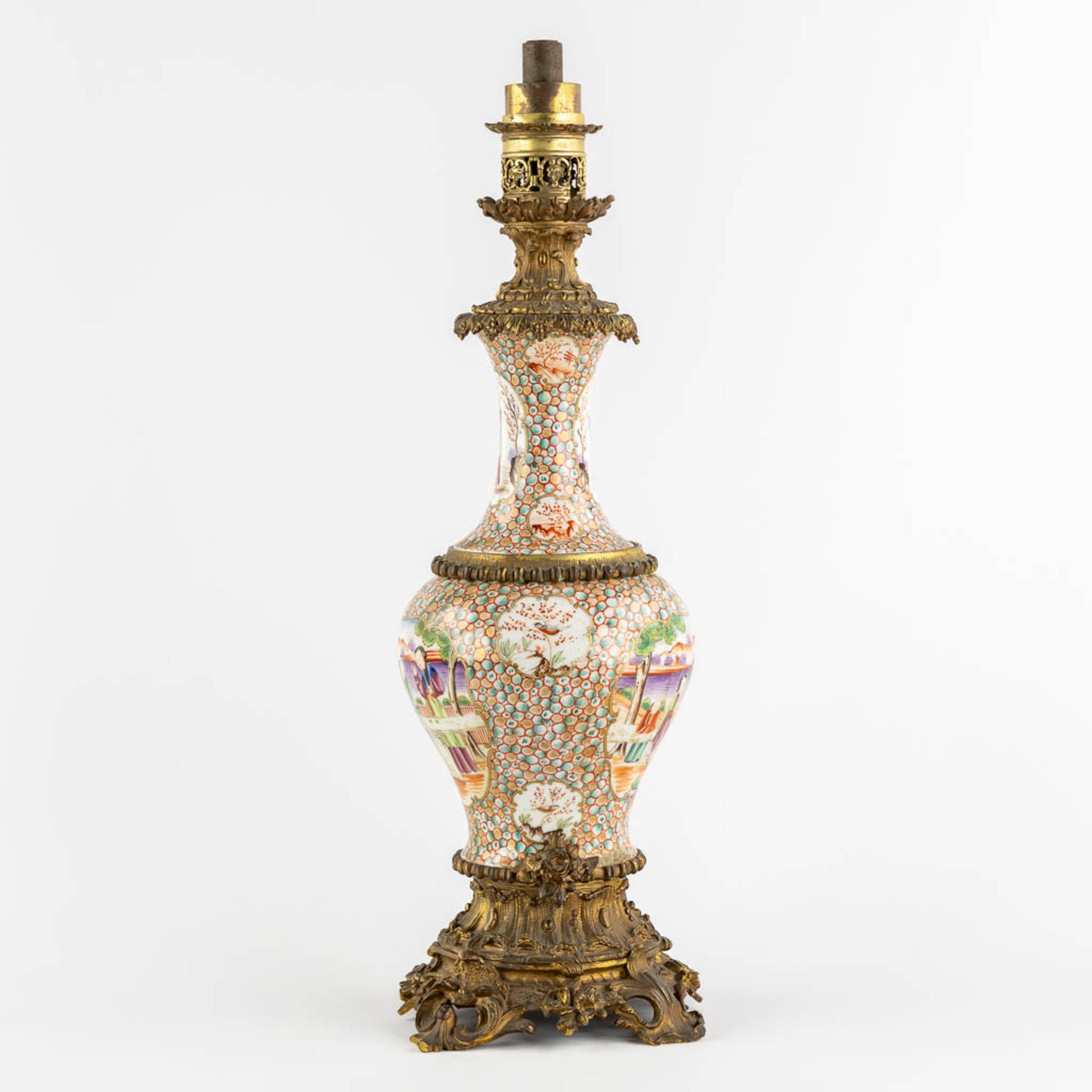 An antique oil lamp, Chinese Famille Rose porcelain mounted with gilt bronze. 19th C. (L:20 x W:20 x - Image 5 of 12