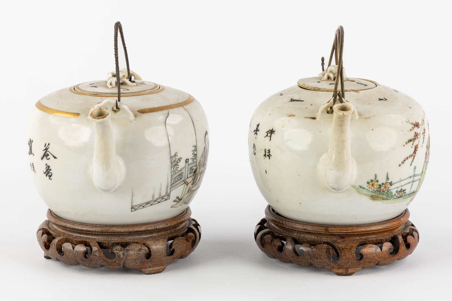 Two Chinese teapots, decorated with figurines. (L:13 x W:17,5 x H:10 cm) - Image 4 of 14