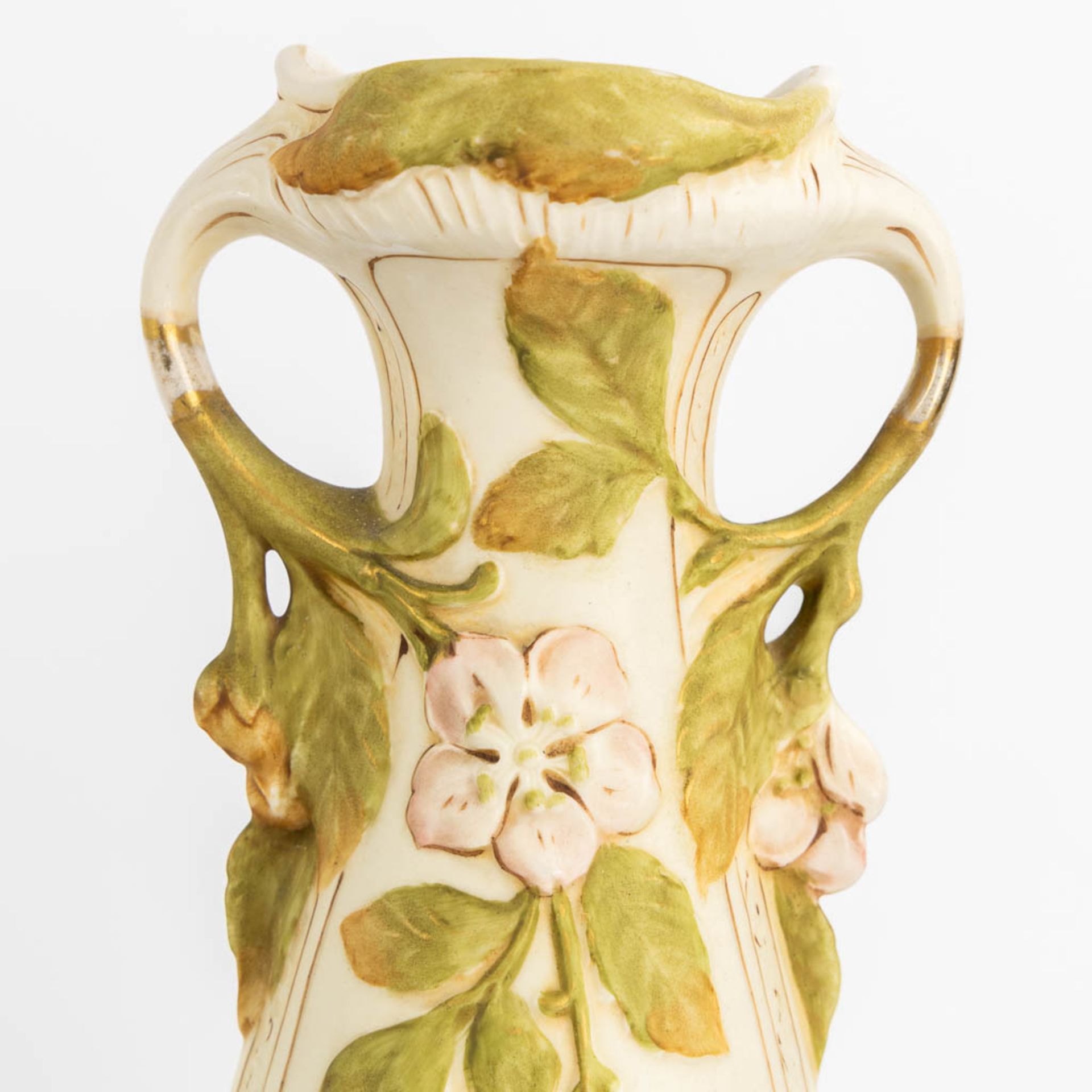 Royal Dux, a pair of vases and a lady with two baskets. Polychrome porcelain. (L:17 x W:36 x H:32 cm - Bild 12 aus 15