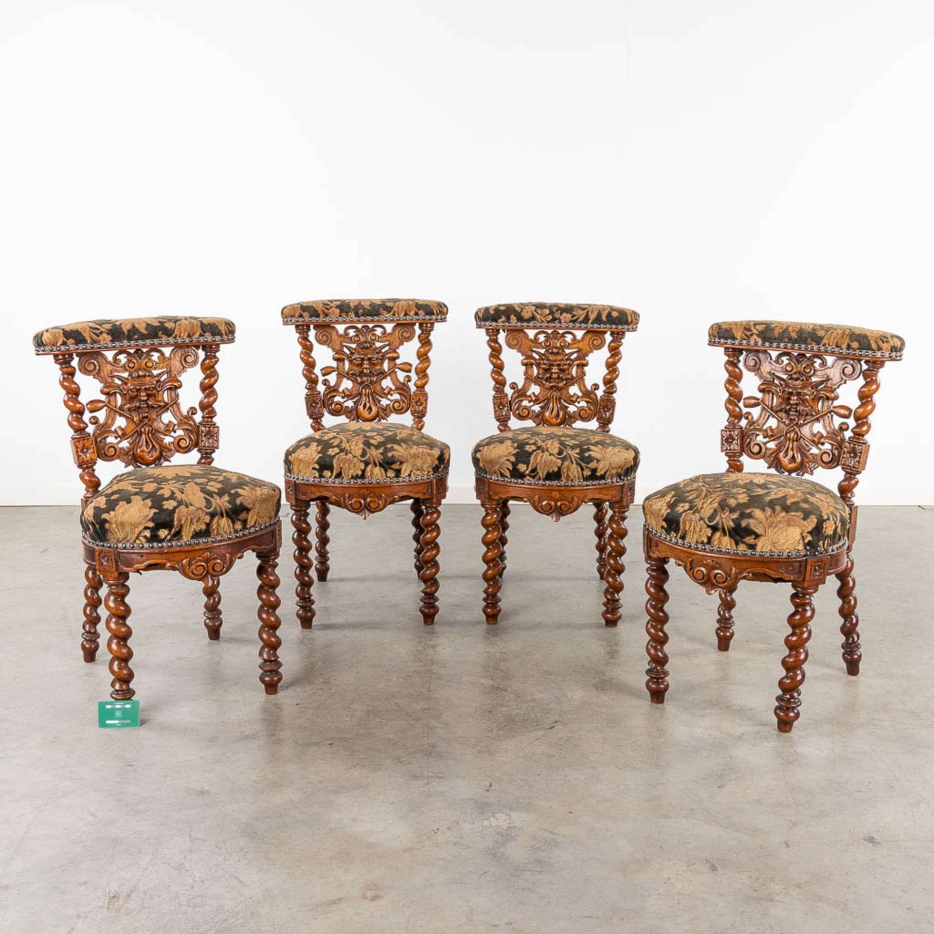 A set of 4 antique wood-sculptured smoker's chairs, oak. Circa 1900. (L:55 x W:44 x H:80 cm) - Bild 2 aus 15