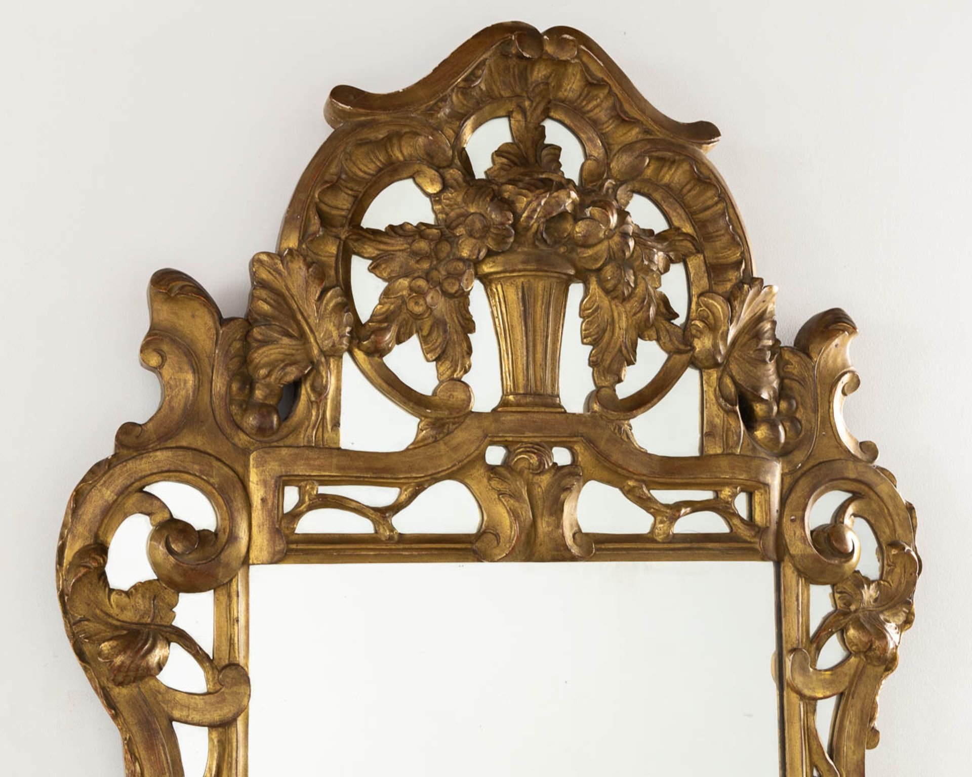 An antique, wood-sculptured and gilt mirror, France, 20th C. (W:74 x H:130 cm) - Bild 3 aus 7