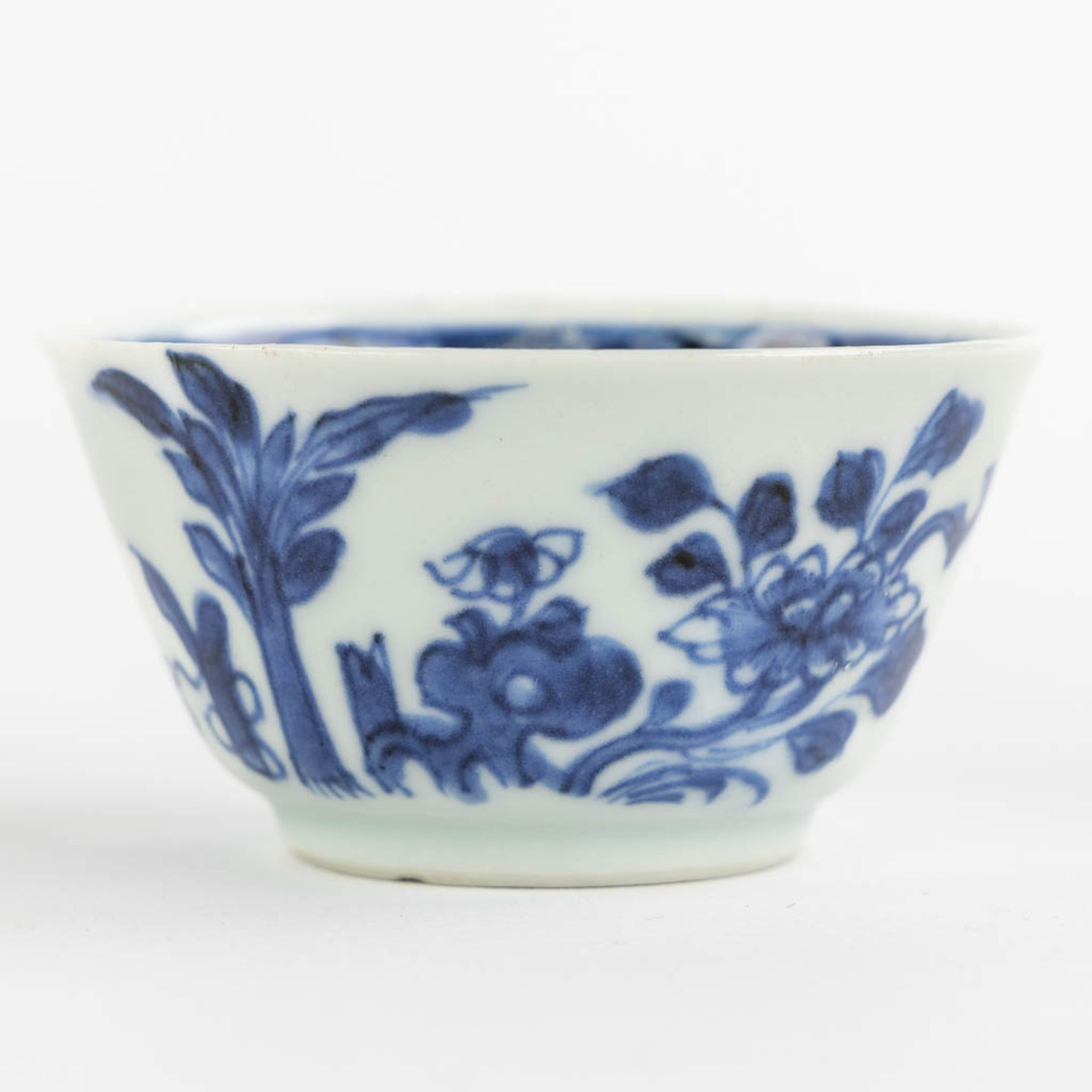 Seven cups and a saucer, Chinese porcelain, Kangxi, Yongzheng and Qianlong period. 18th C. (H:4,5 x  - Bild 13 aus 13